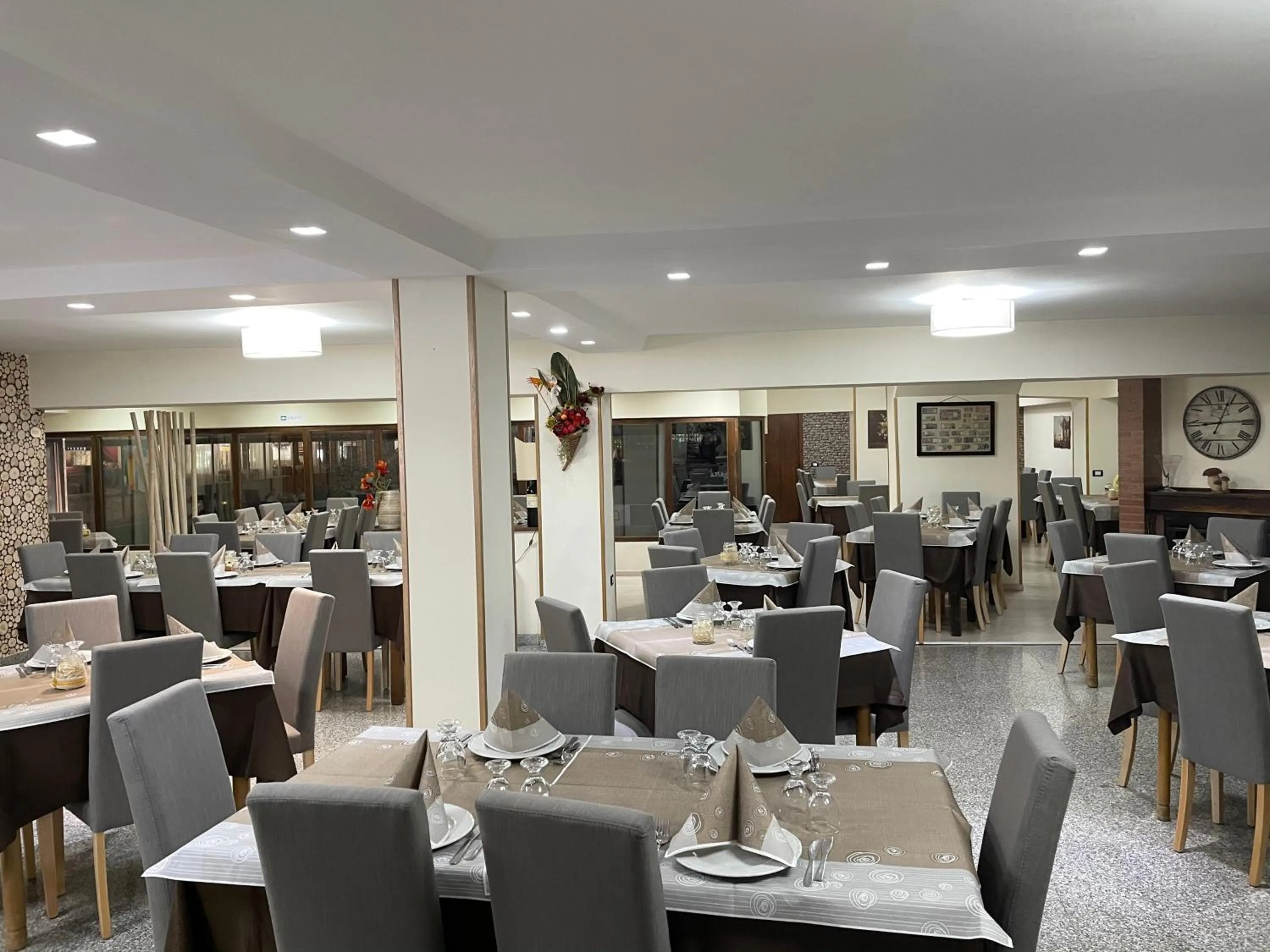 Restaurant/places to eat in Hotel Palaghiaccio