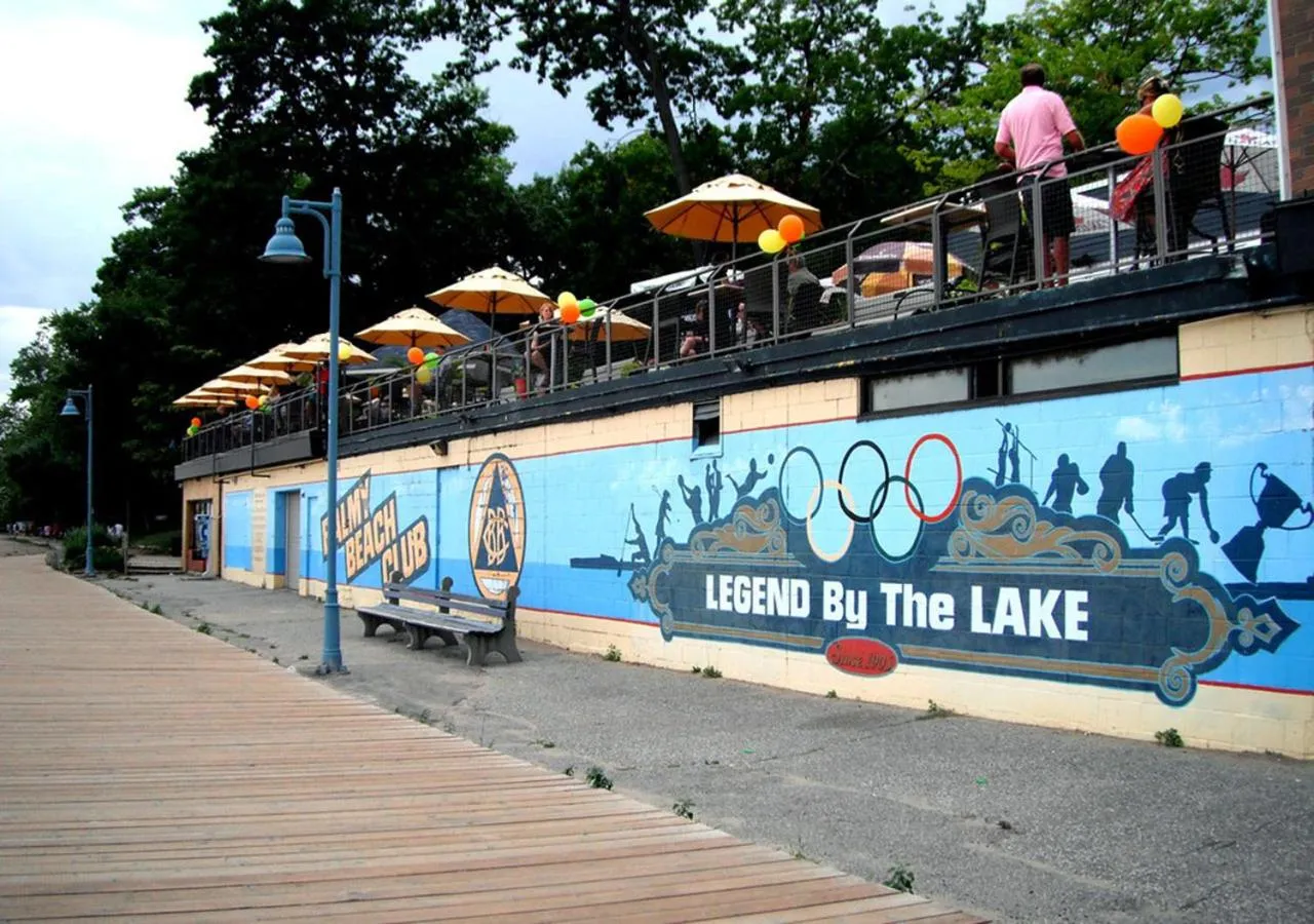 Toronto Bed & Breakfast - Free parking