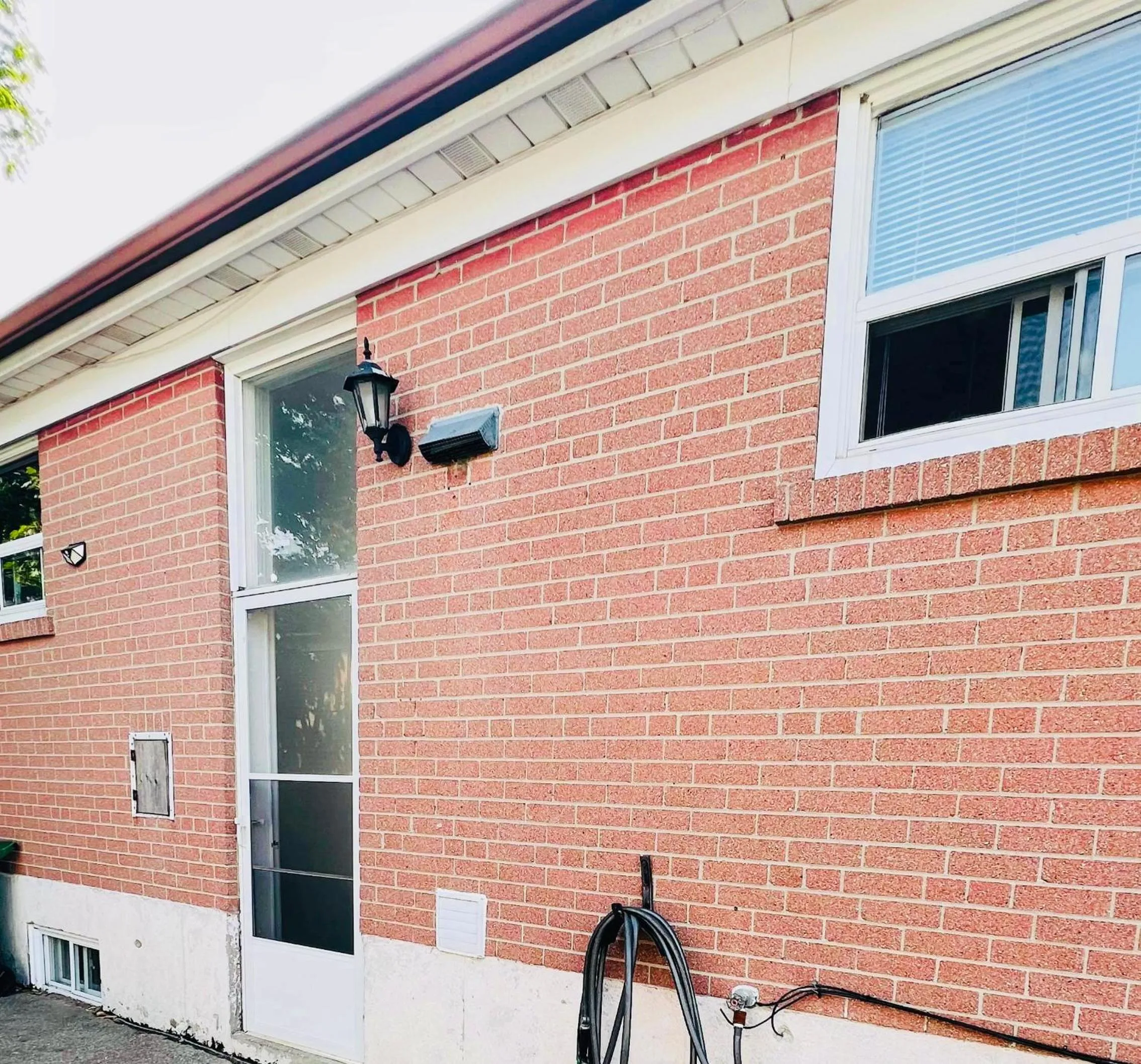 Toronto Bed & Breakfast - Free parking