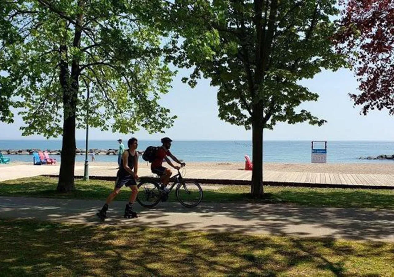 Toronto Bed & Breakfast - Free parking