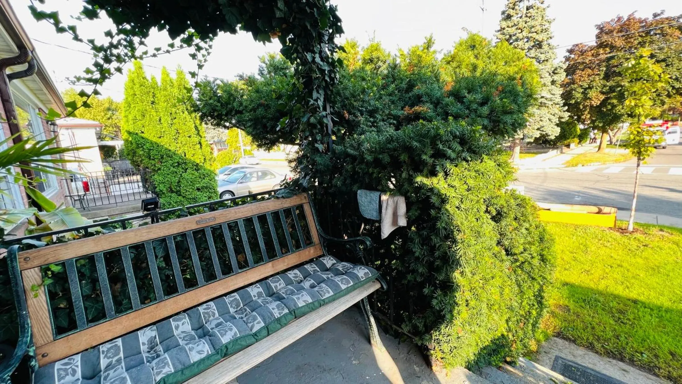 Toronto Bed & Breakfast - Free parking