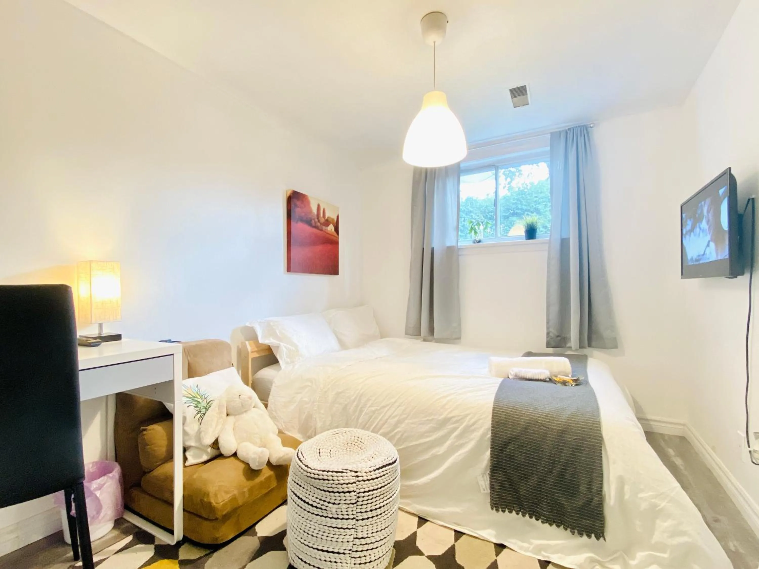 Seating area in Toronto Bed & Breakfast - Free parking