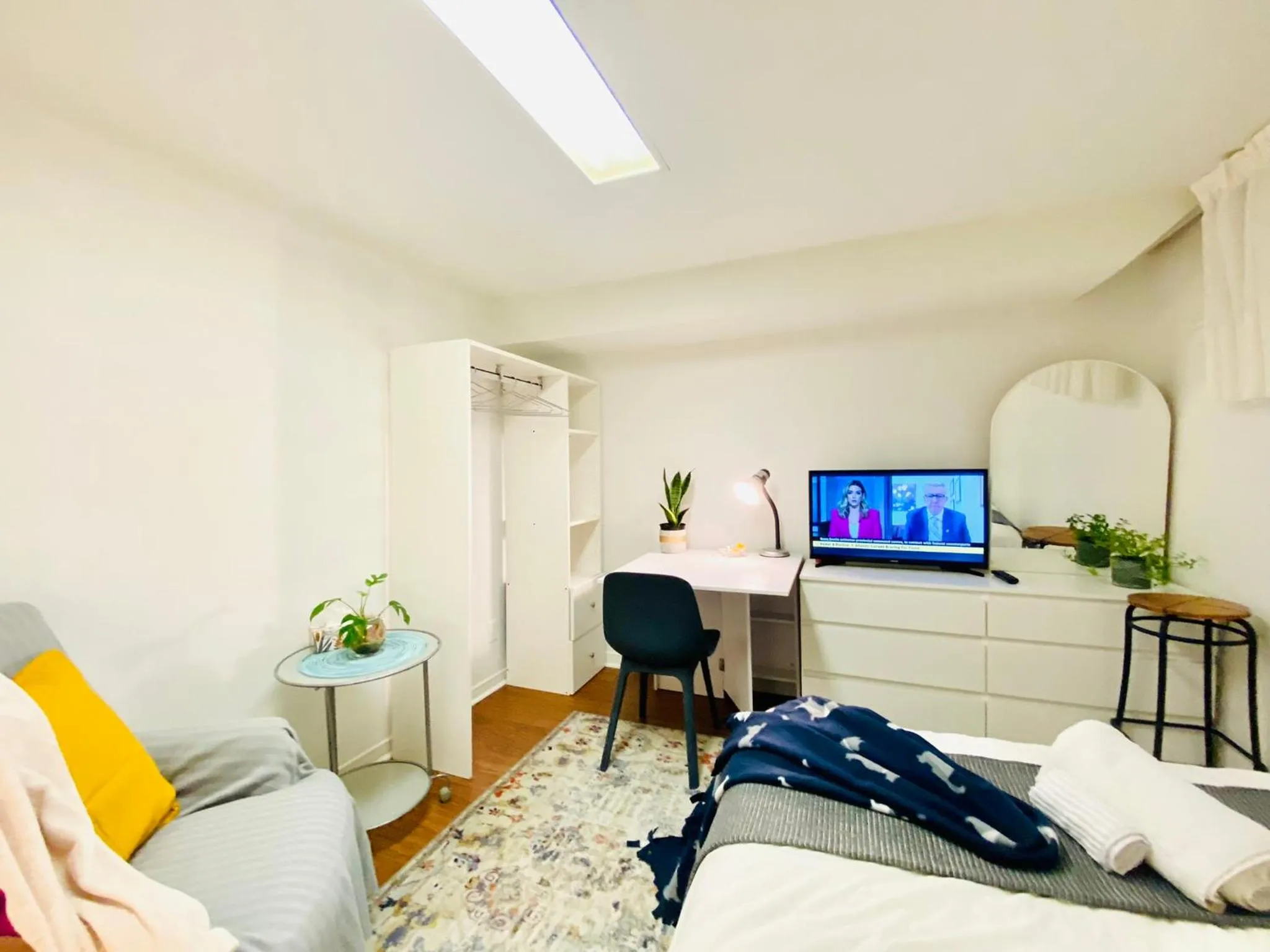 Seating area in Toronto Bed & Breakfast - Free parking