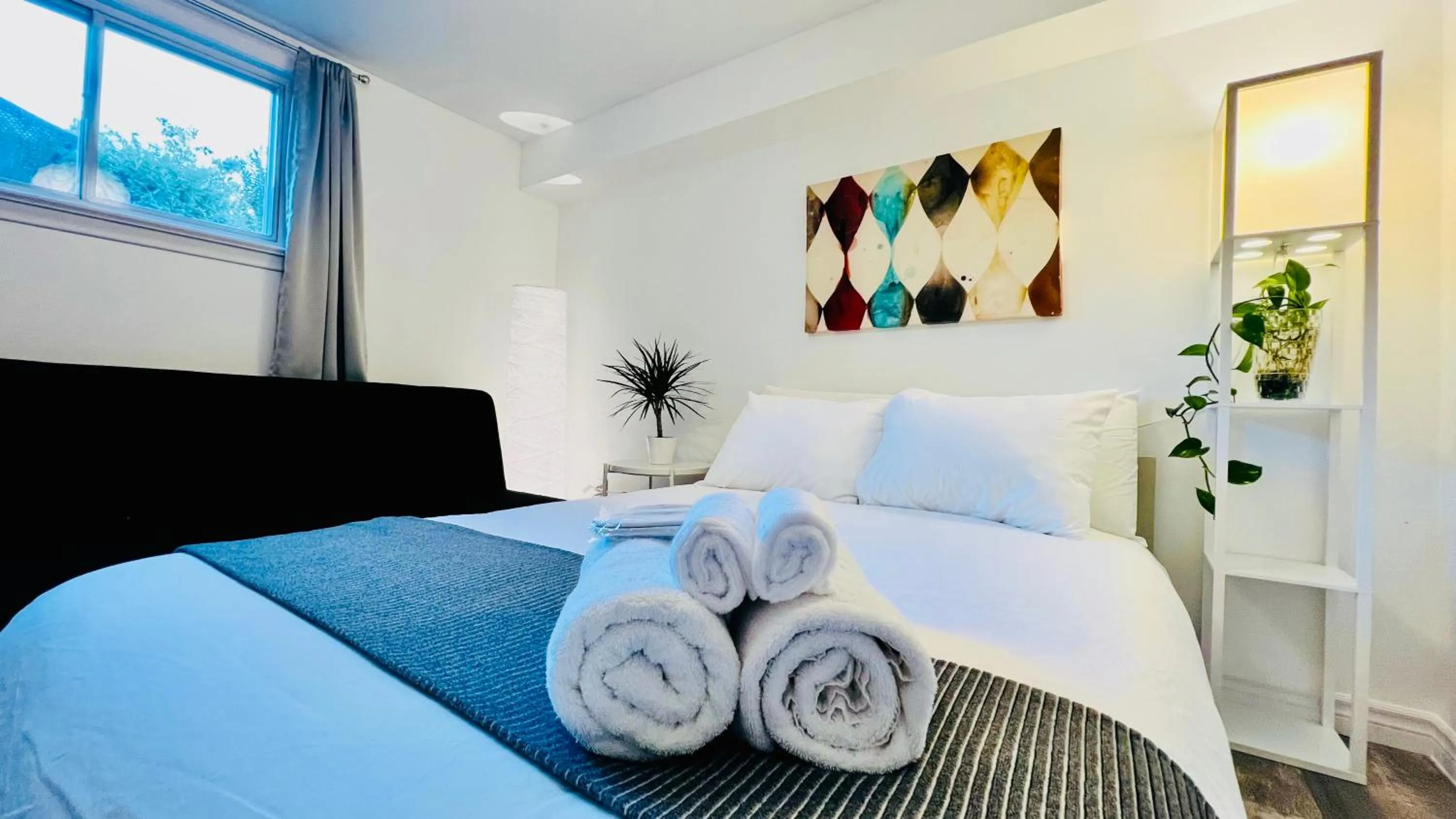 Toronto Bed & Breakfast - Free parking