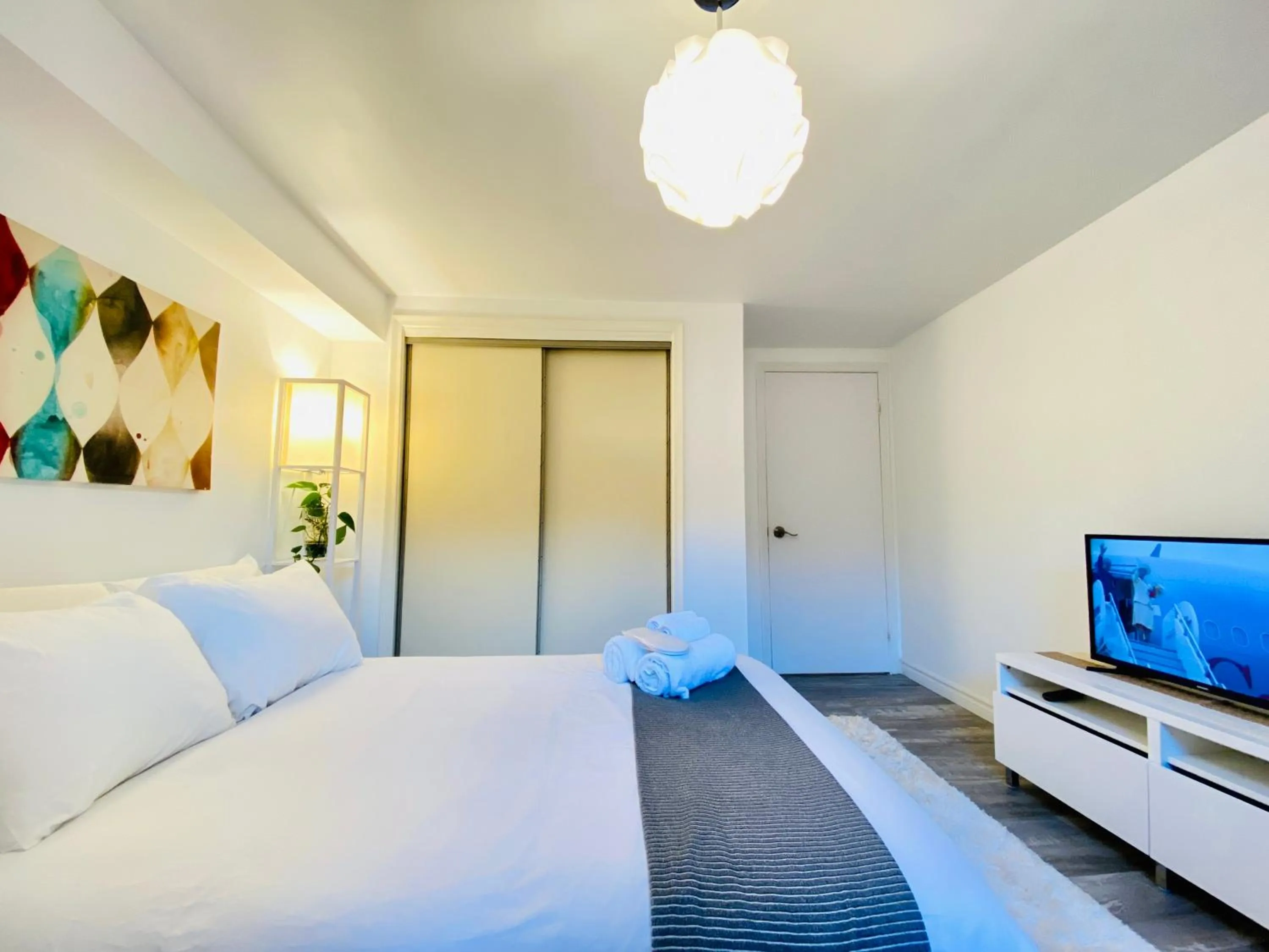 Toronto Bed & Breakfast - Free parking