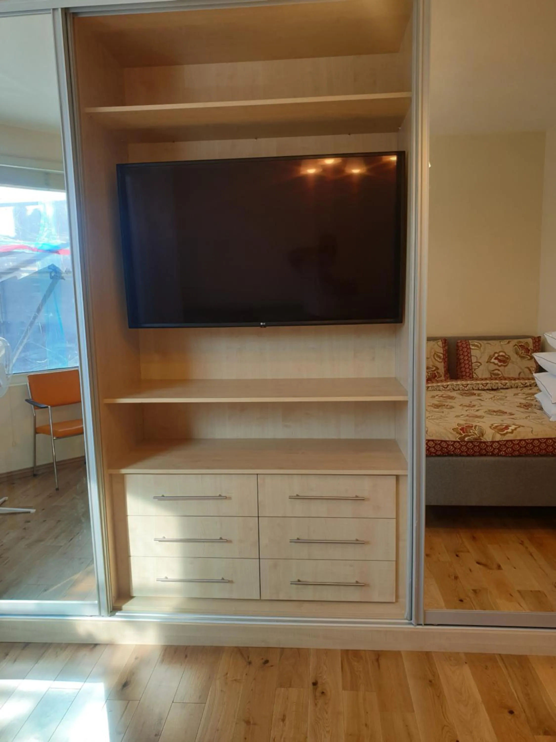 Bed in London Luxury Spacious 2 Bedroom Apartment 4 mins from Ilford Stn. FREE parking