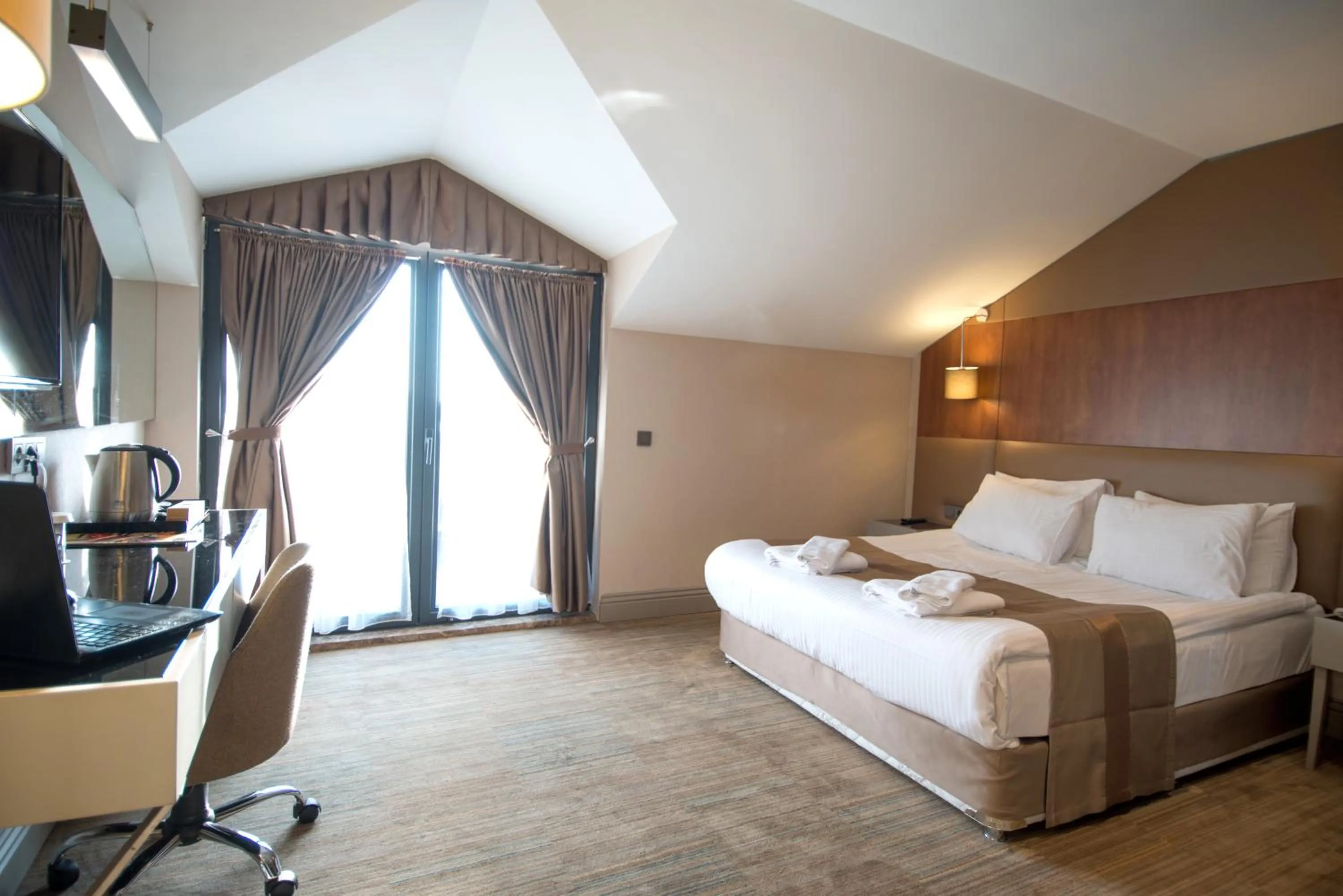 Photo of the whole room in GK Regency Suites Hotel