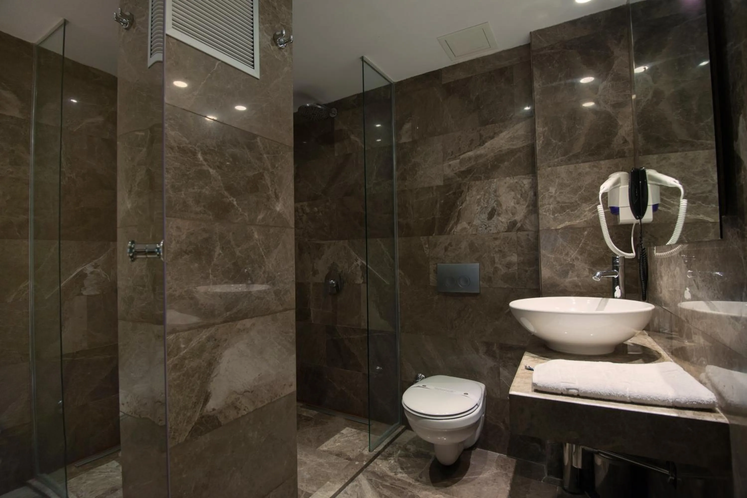 Photo of the whole room in GK Regency Suites Hotel