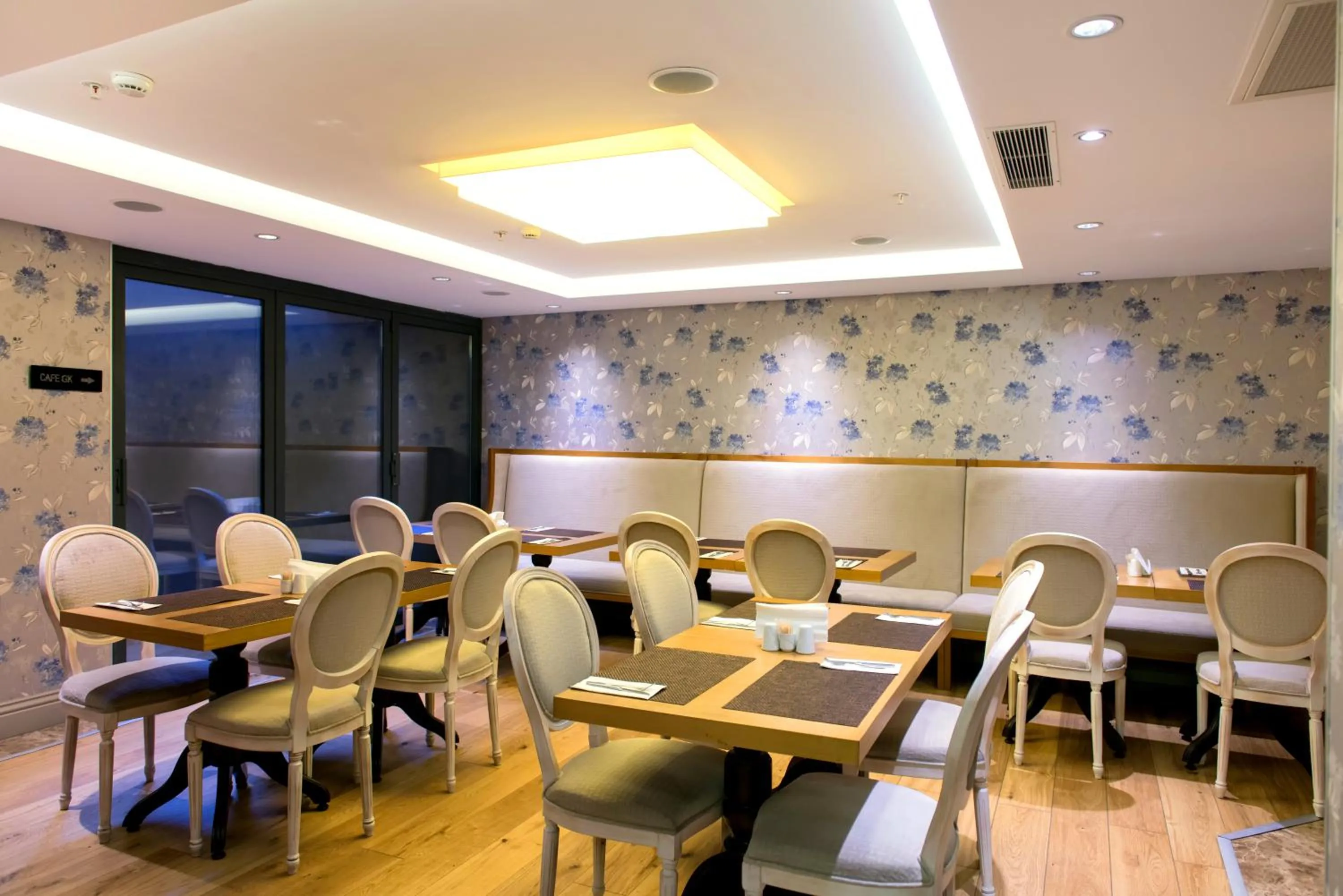 Restaurant/places to eat in GK Regency Suites Hotel