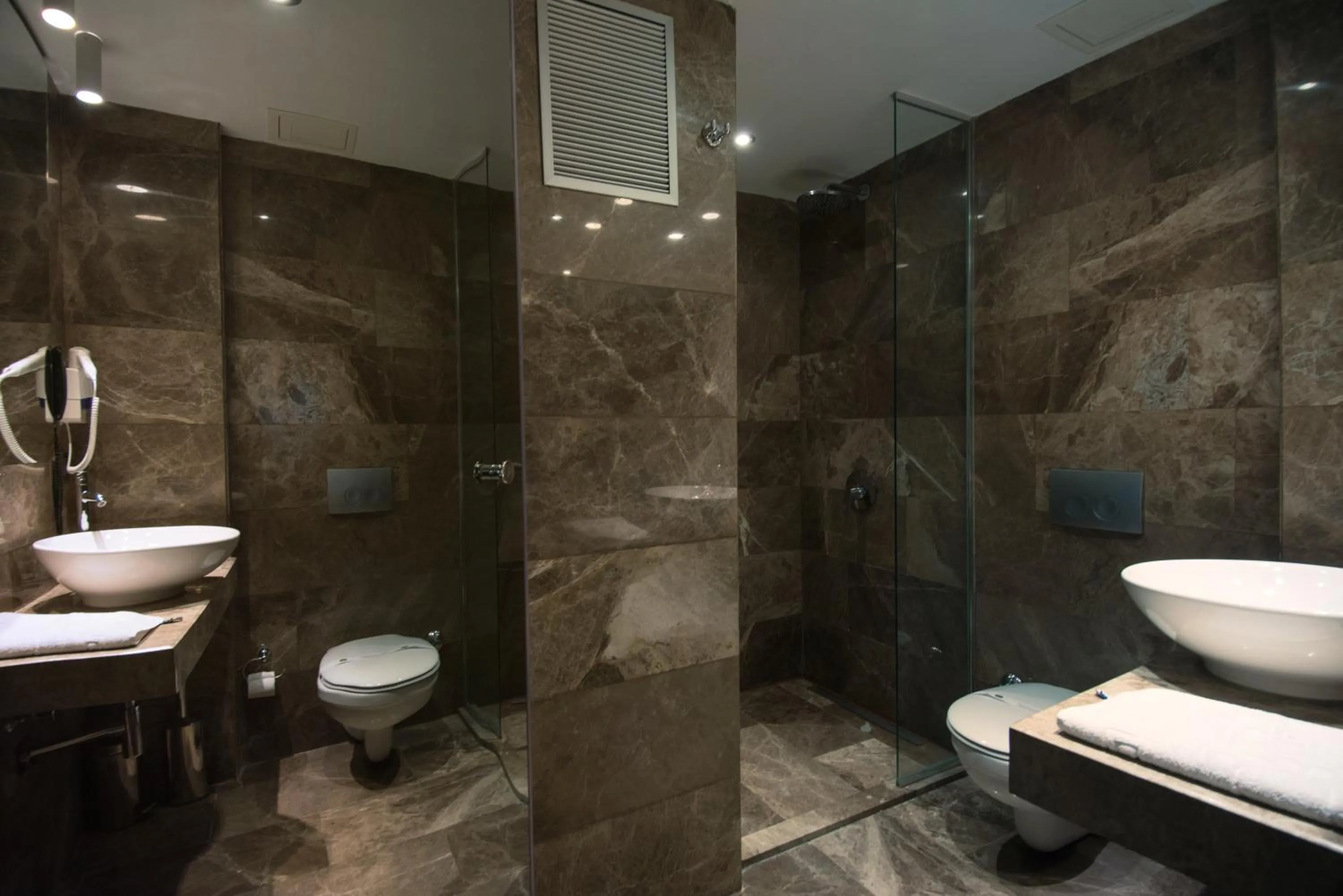 Bathroom in GK Regency Suites Hotel