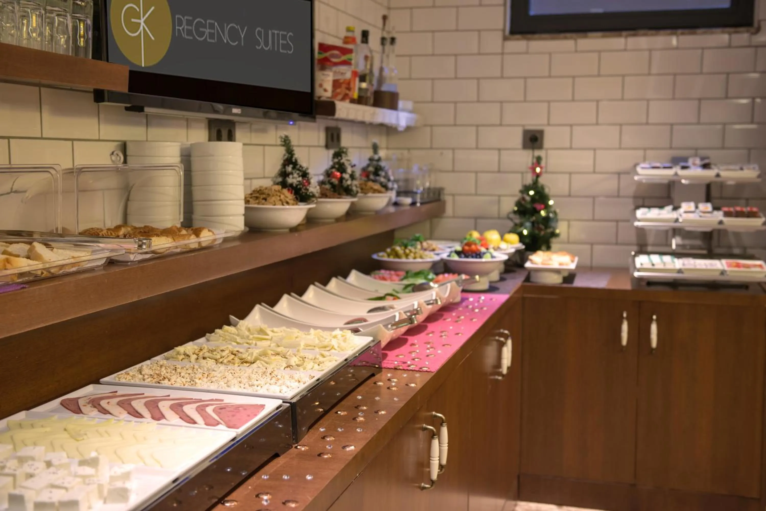 Restaurant/places to eat in GK Regency Suites Hotel