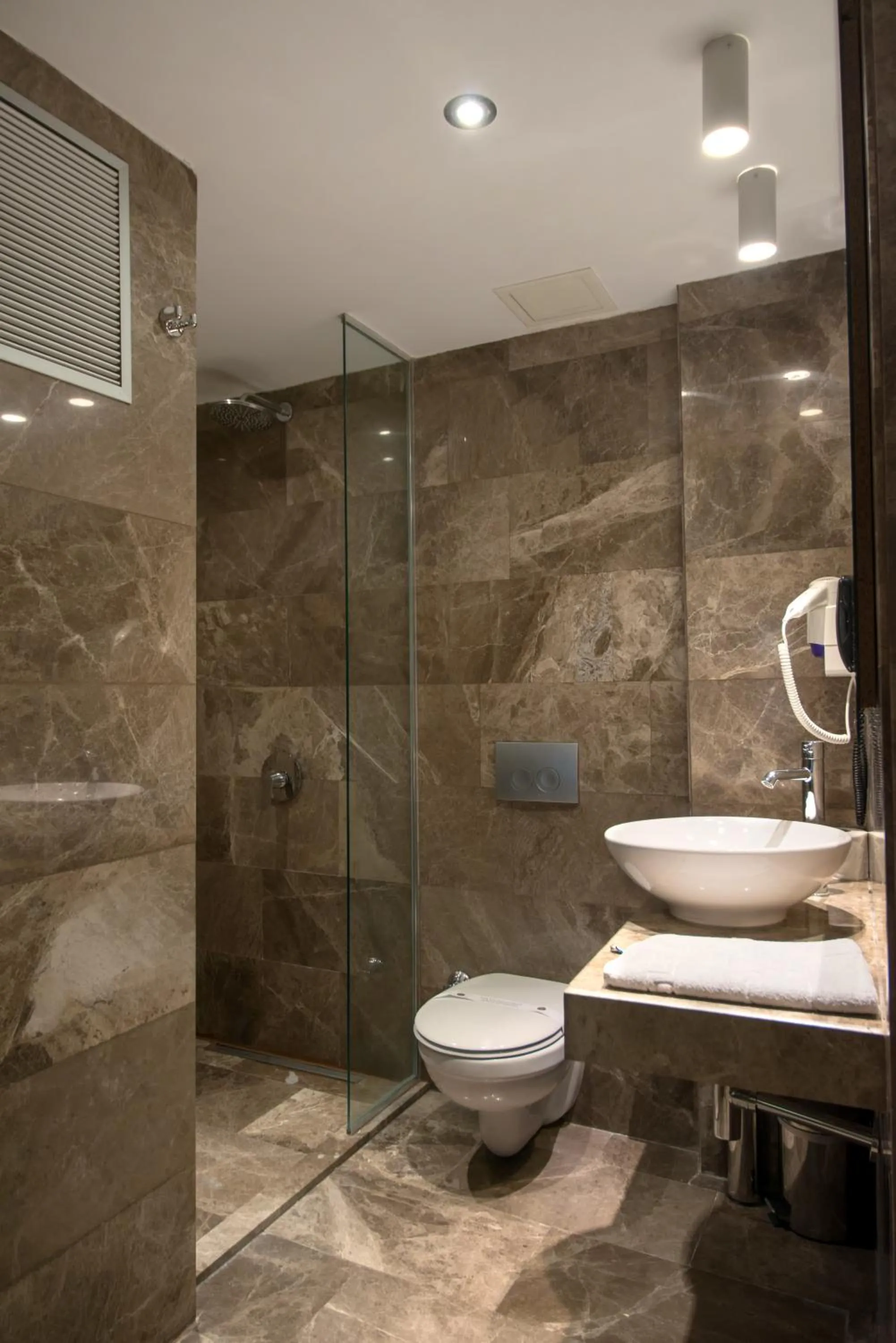 Bathroom in GK Regency Suites Hotel