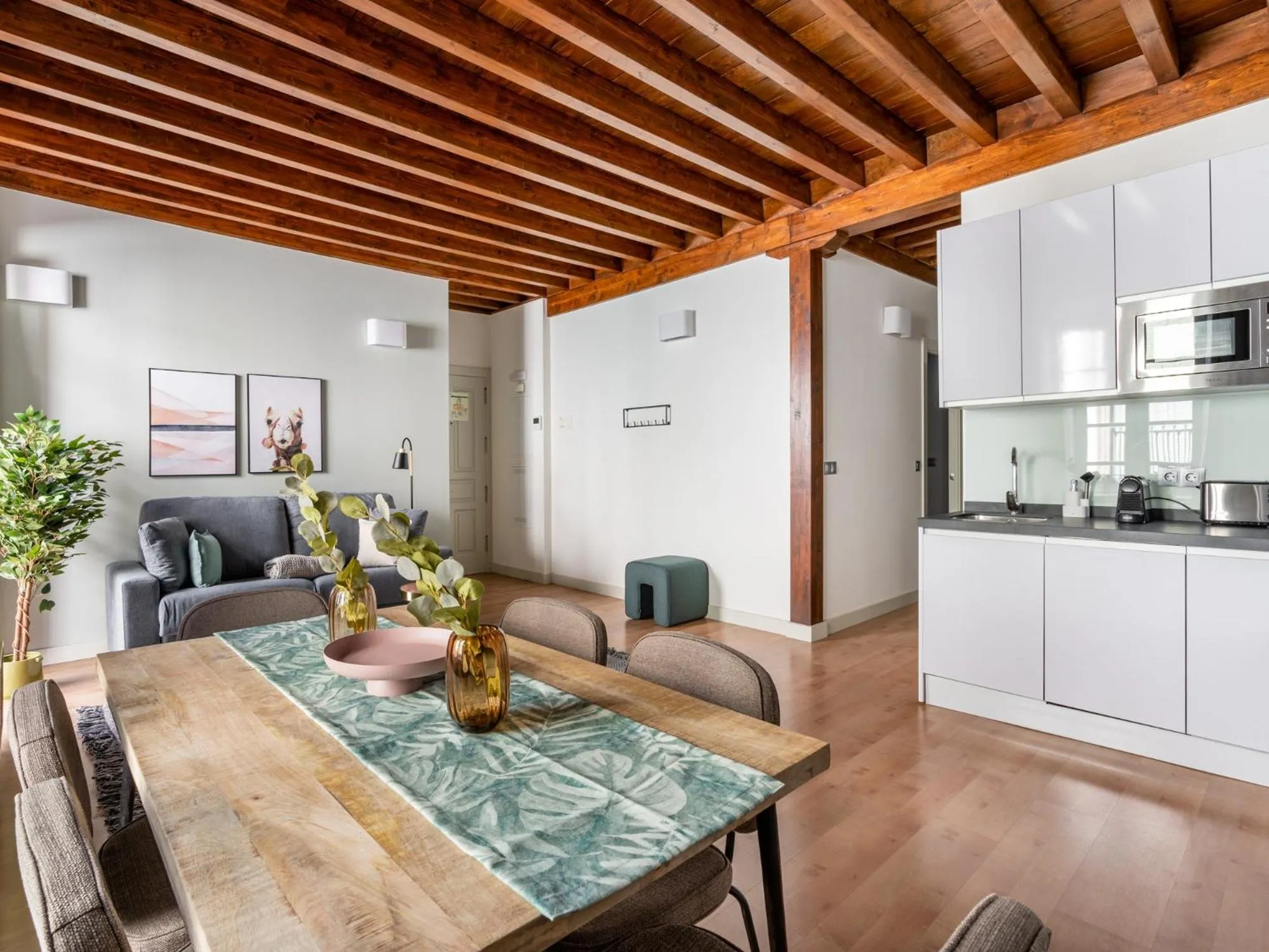 Kitchen or kitchenette in Limehome Granada Calle Mirasol