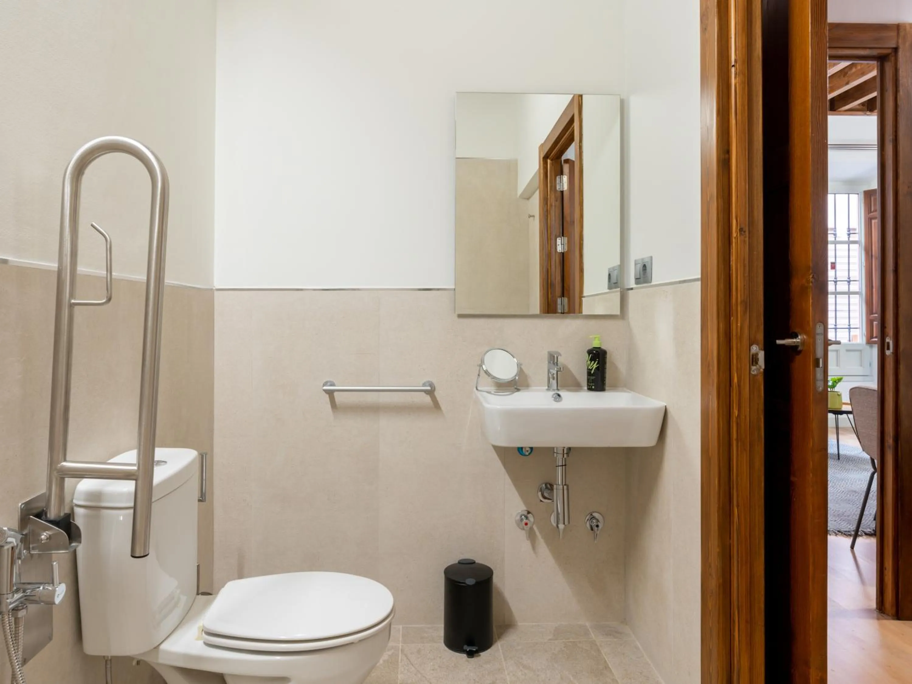 Bathroom in Limehome Granada Calle Mirasol