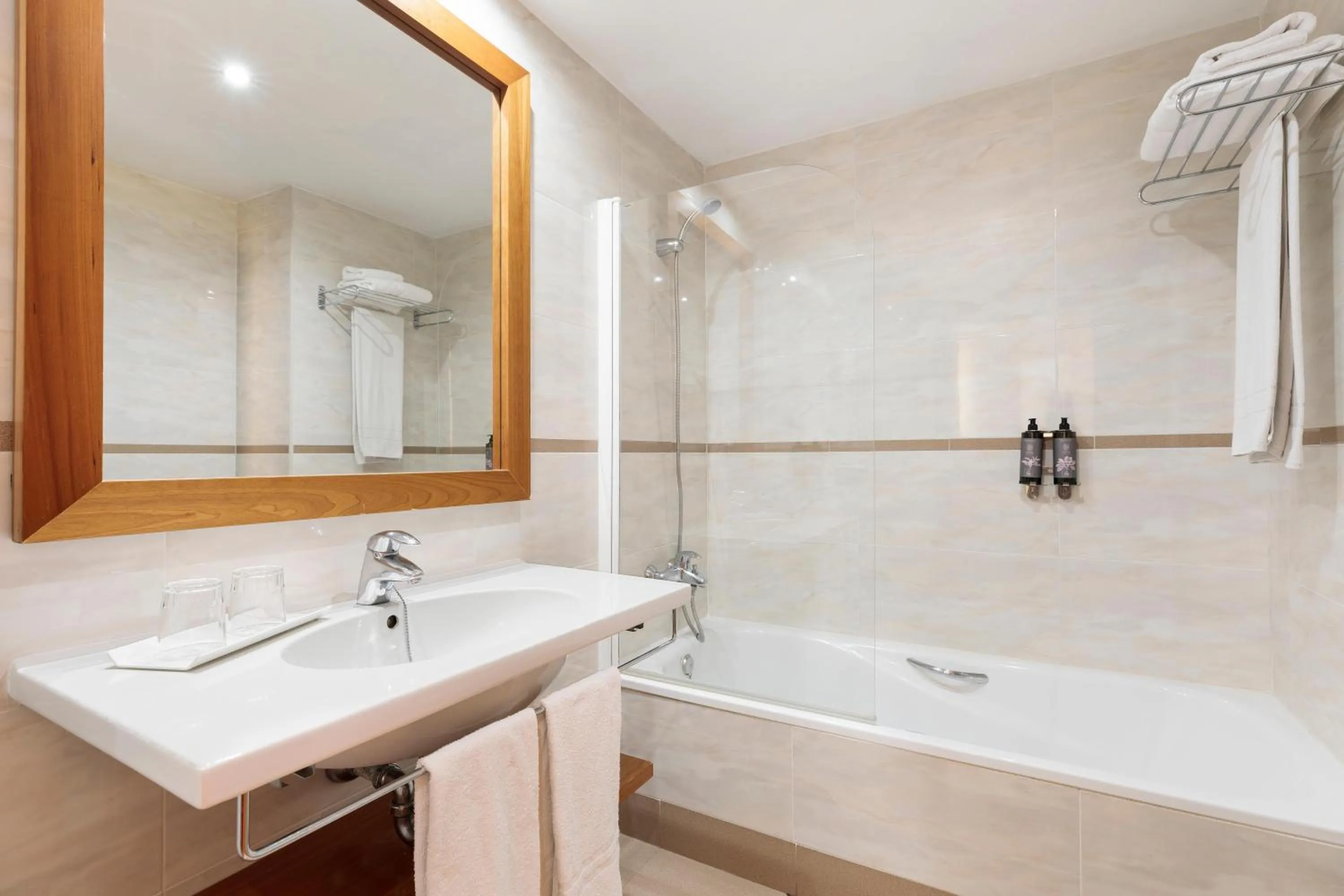 Bathroom in Hotel Best Aranea