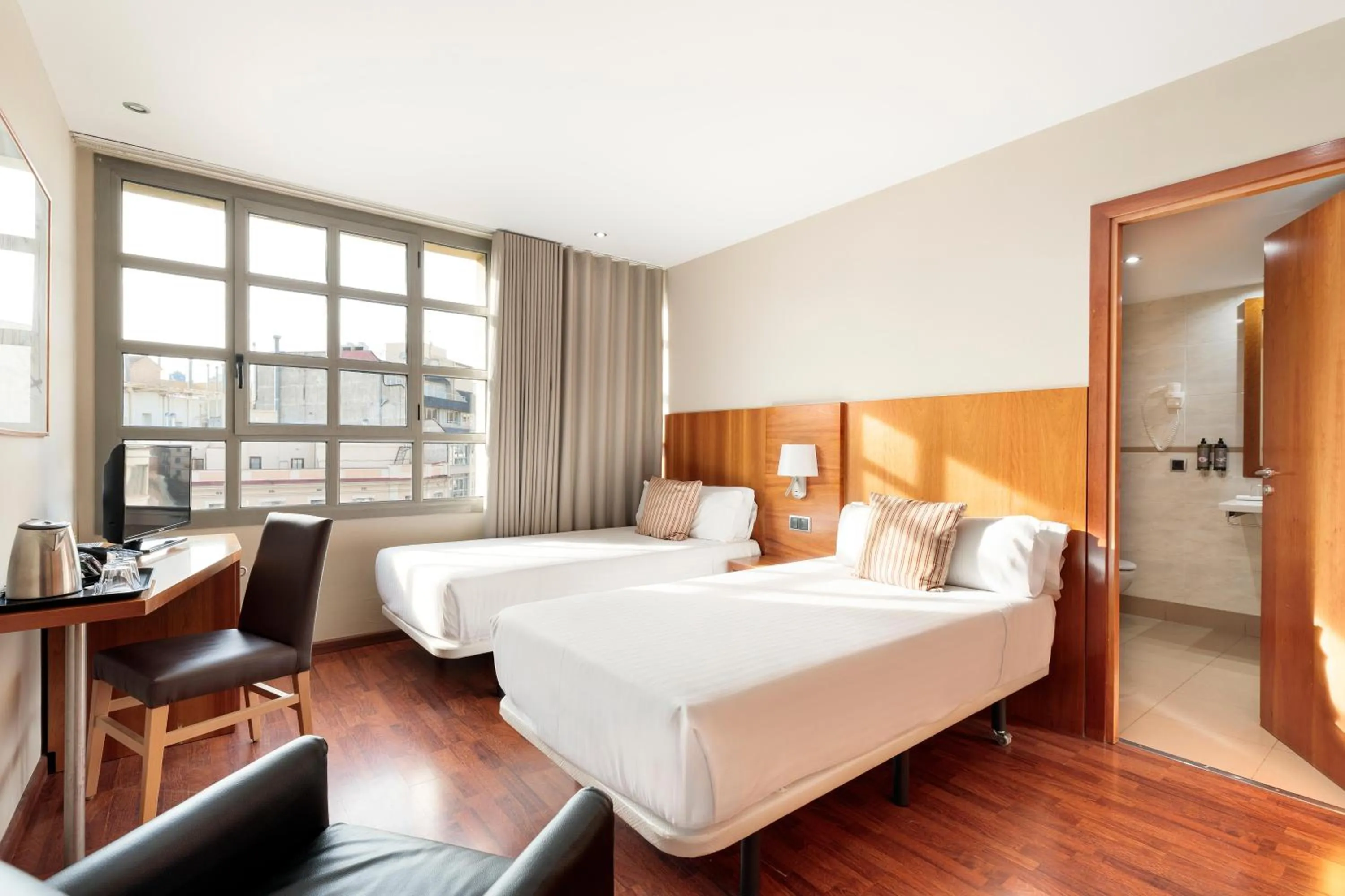 Photo of the whole room, Bed in Hotel Best Aranea