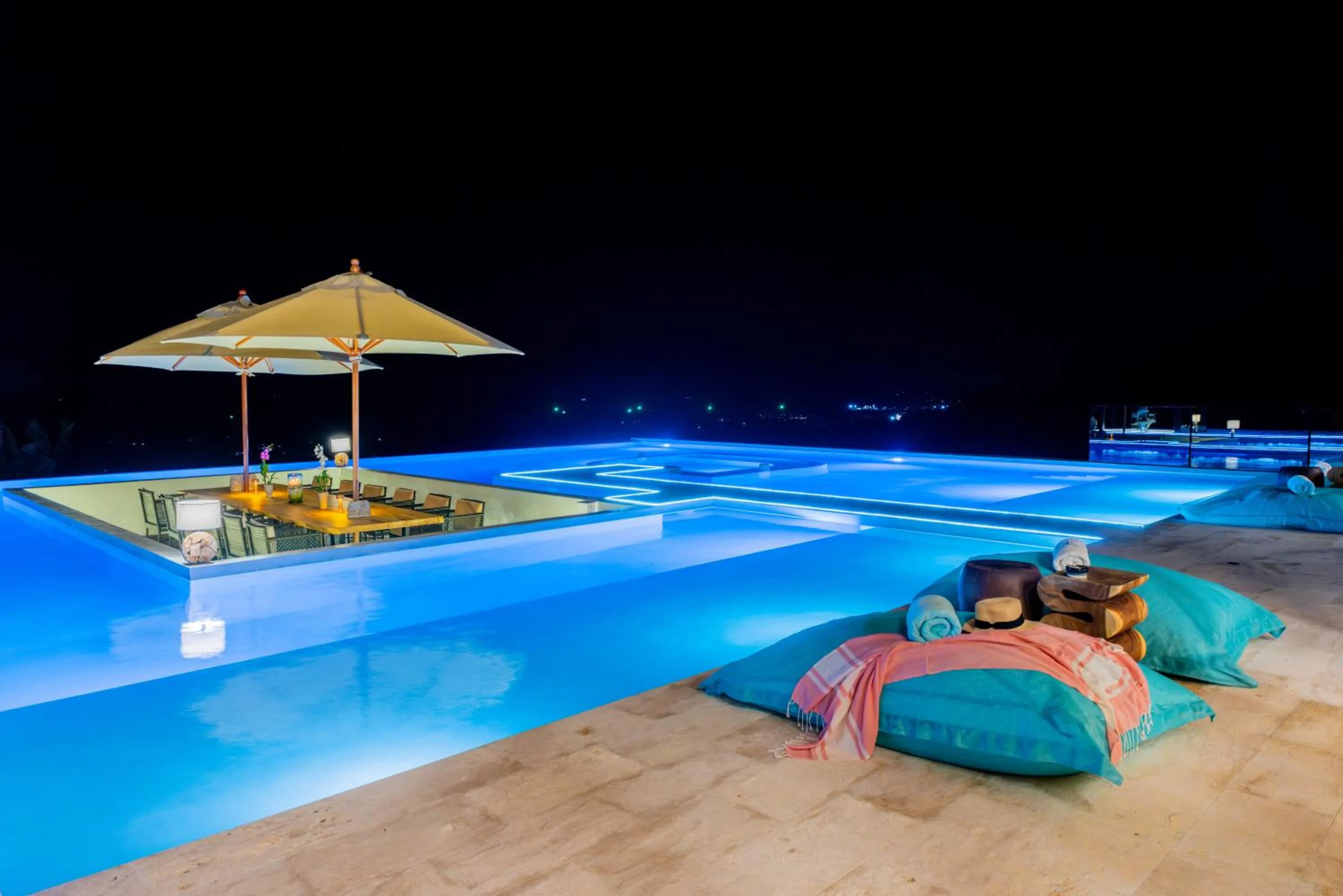 Restaurant/places to eat in Ida B Domain Resort