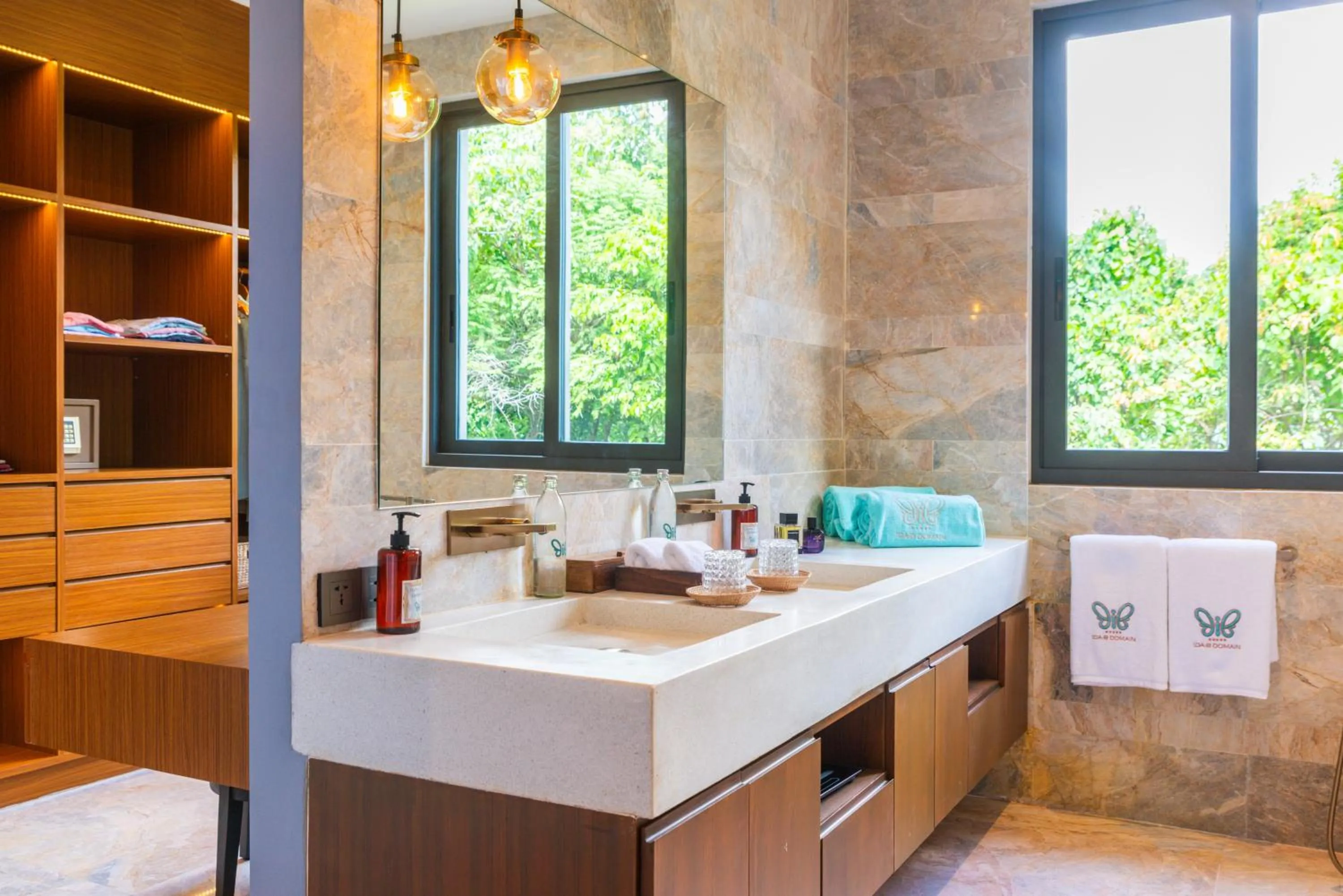 Bathroom, Bed in Ida B Domain Resort