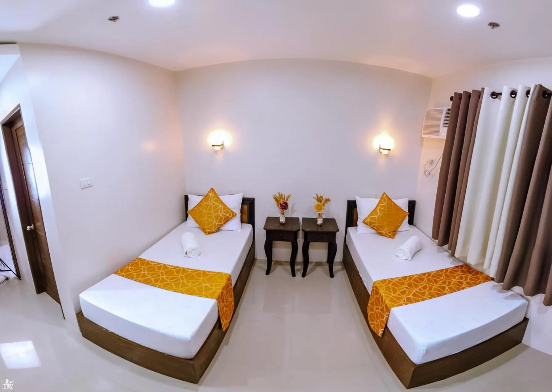 View (from property/room), Bed in Dianna’s Inn