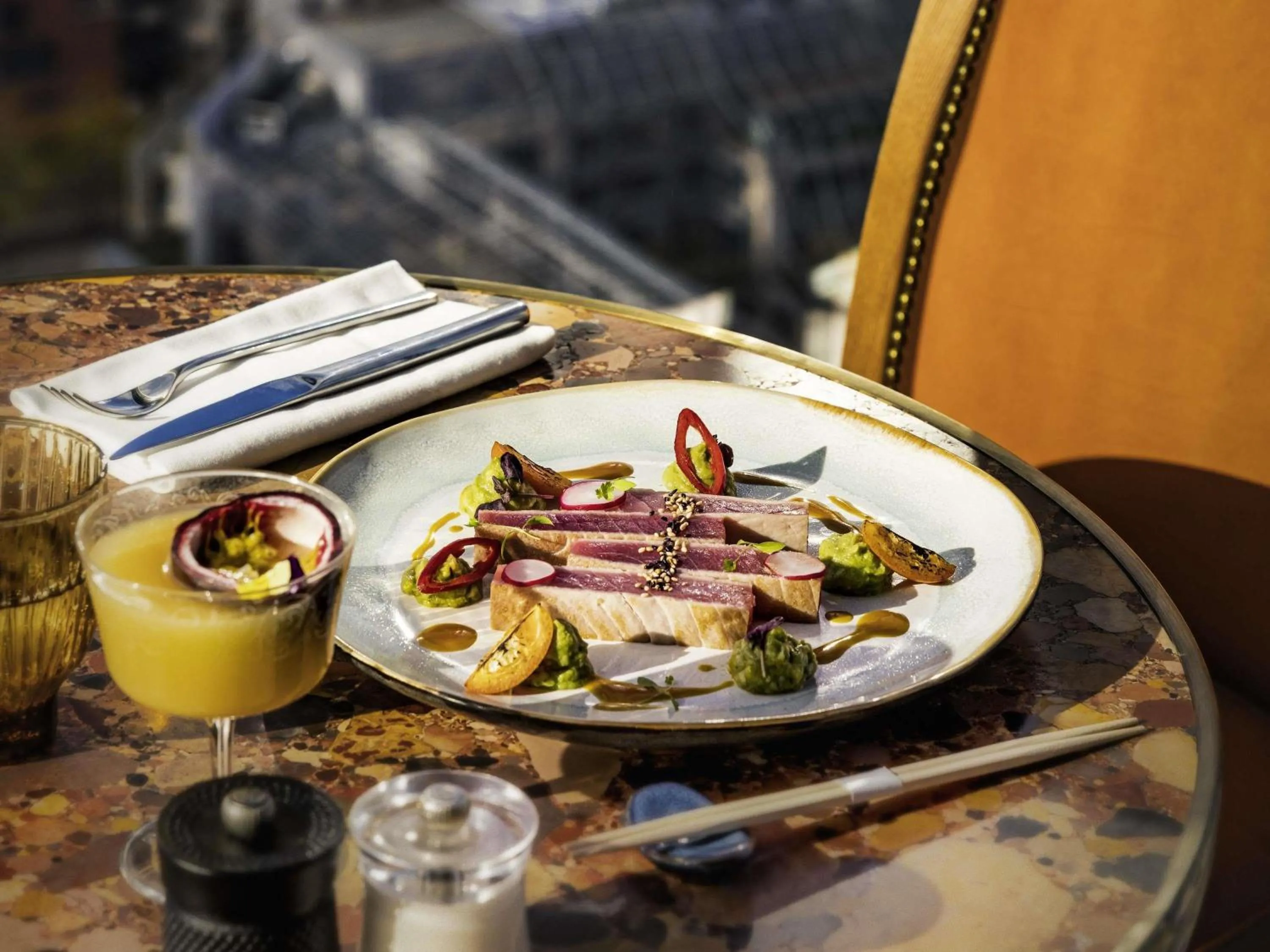 Restaurant/places to eat in Too Hotel & Spa Paris - MGallery Collection