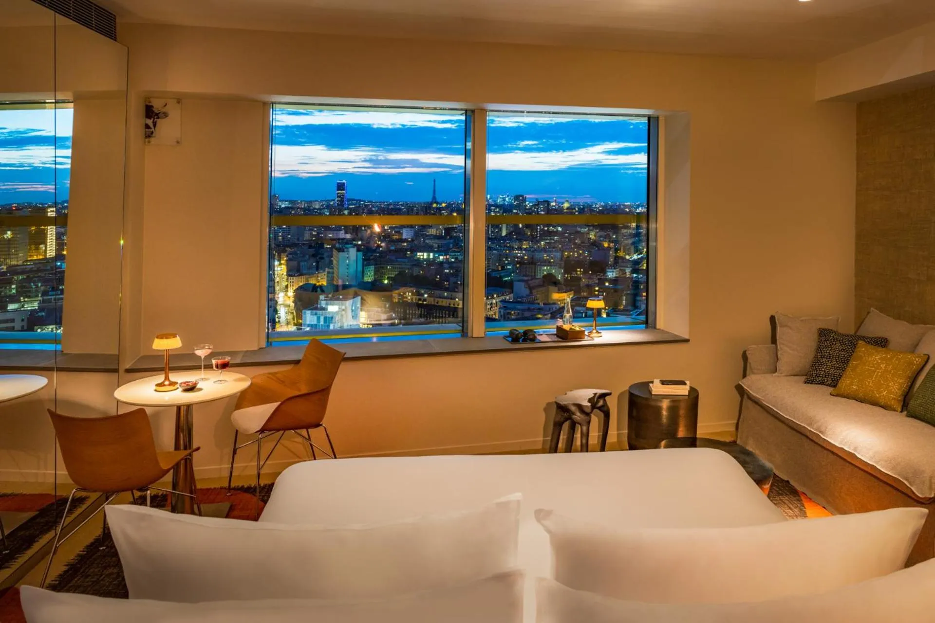 City view, Bed in Too Hotel & Spa Paris - MGallery Collection