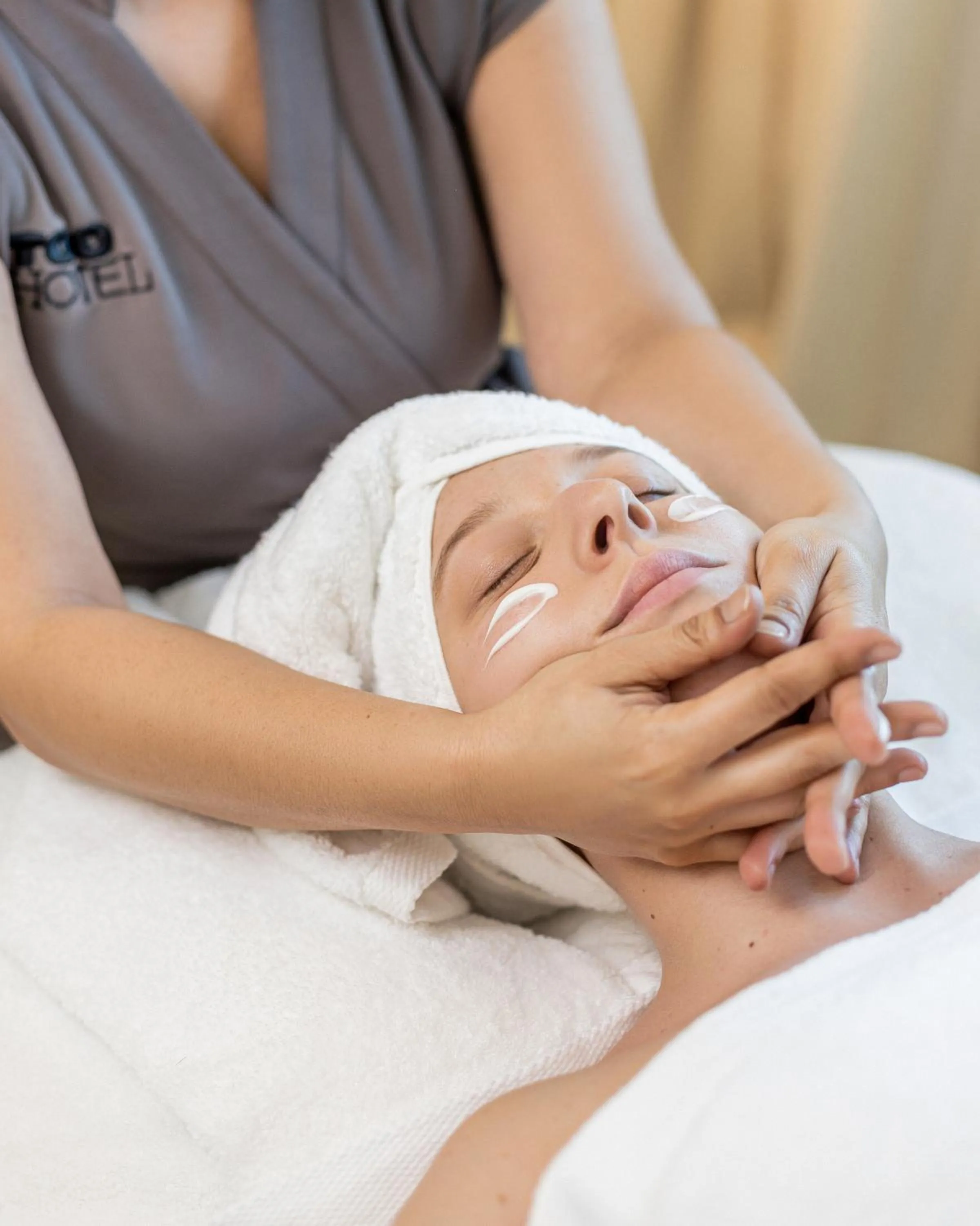 Massage in Too Hotel & Spa Paris - MGallery Collection