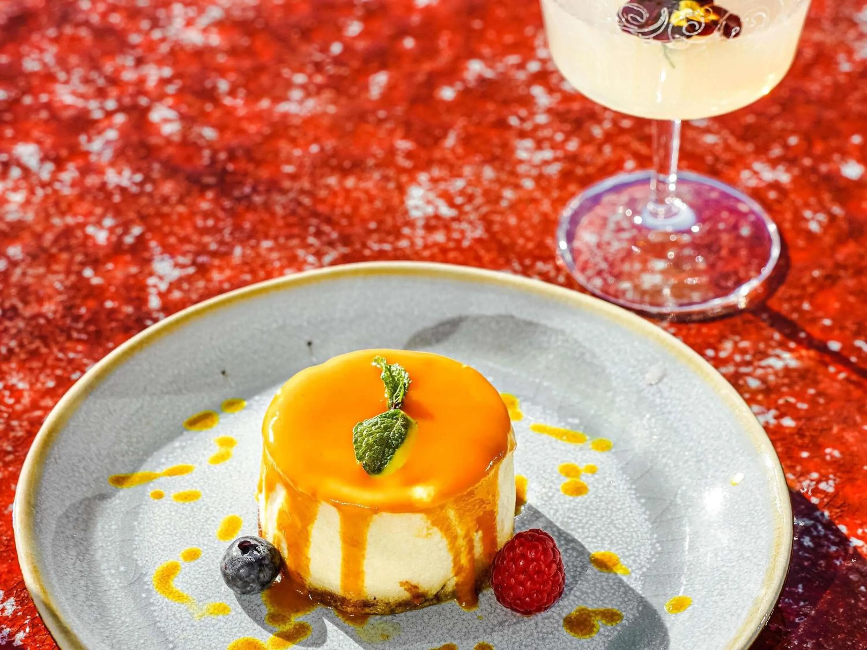 Restaurant/places to eat in Too Hotel & Spa Paris - MGallery Collection