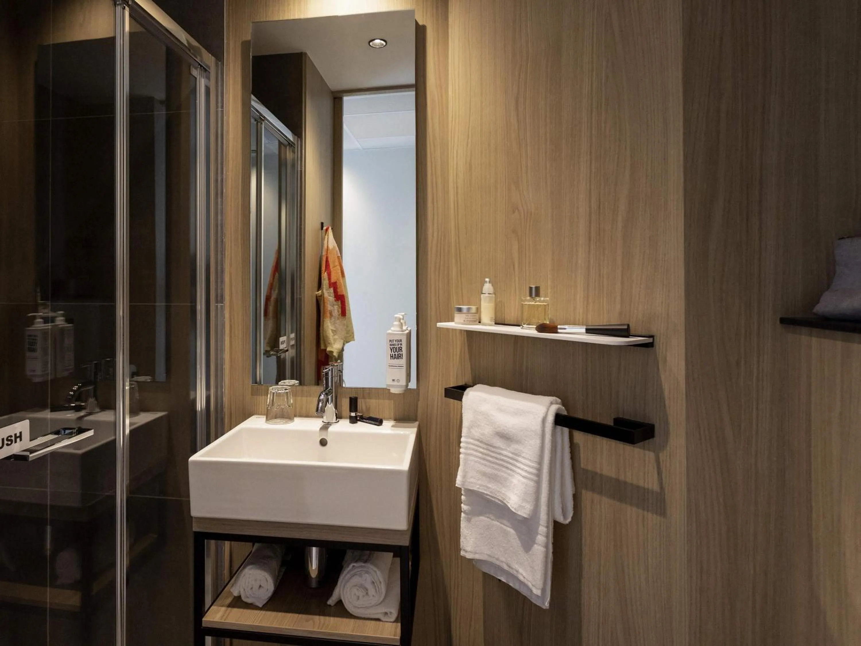 Bedroom in ibis Brussels Groot Bijgaarden