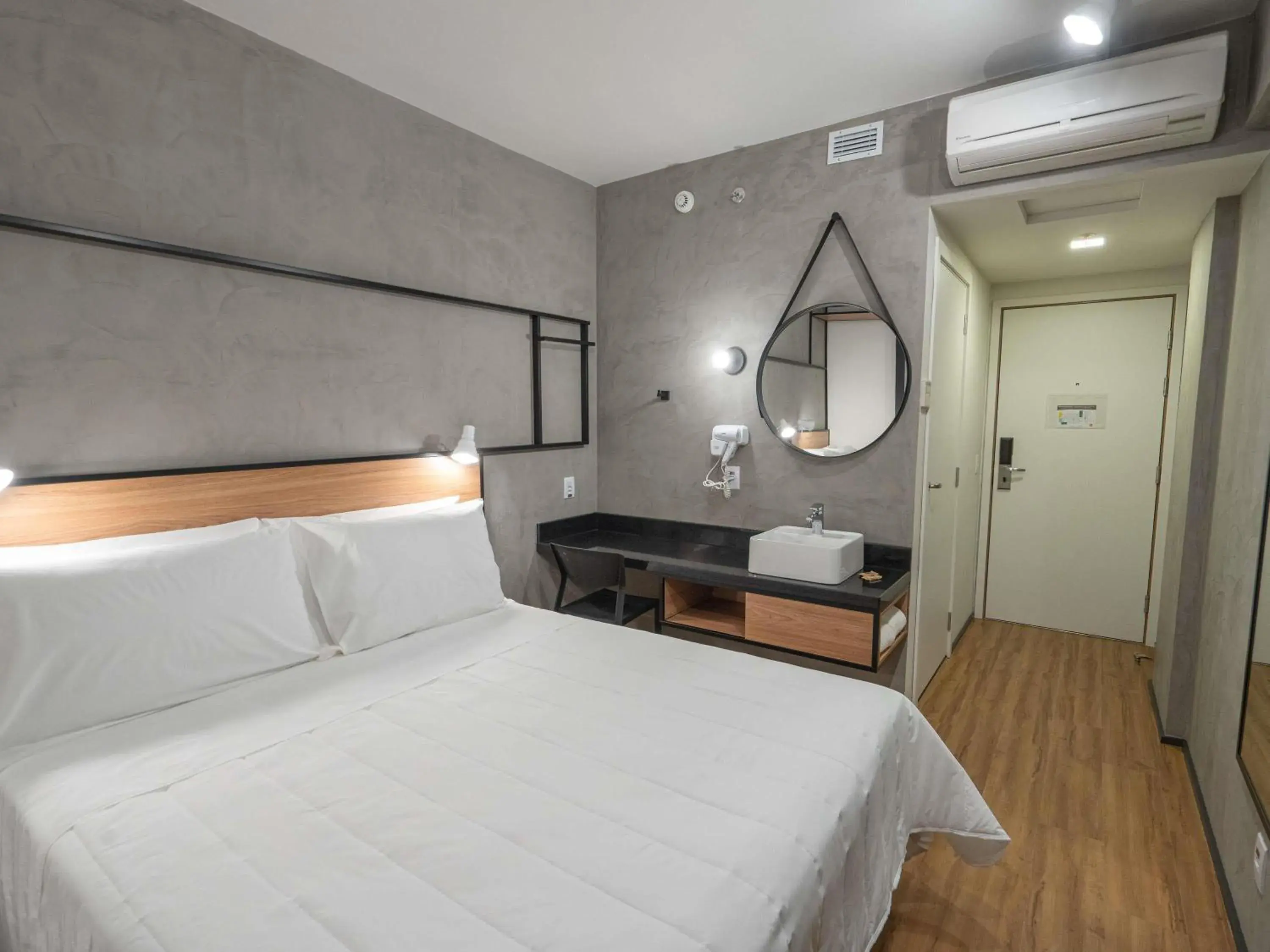 Standard Room with One Double Bed in ibis Guarapuava Standard Room with One Double Bed in ibis Guarapuava
