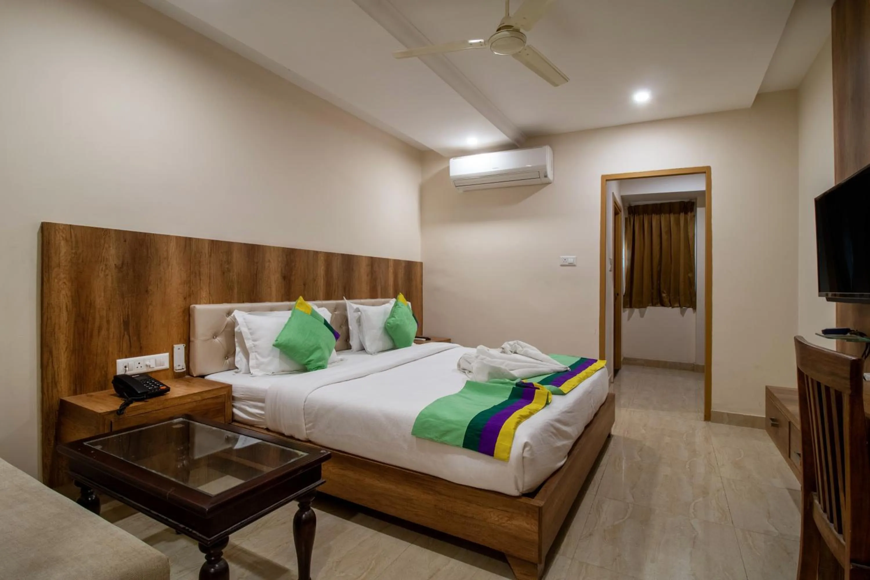 Photo of the whole room, Bed in Treebo Sonal Palace, Near Umaid Bhawan Palace