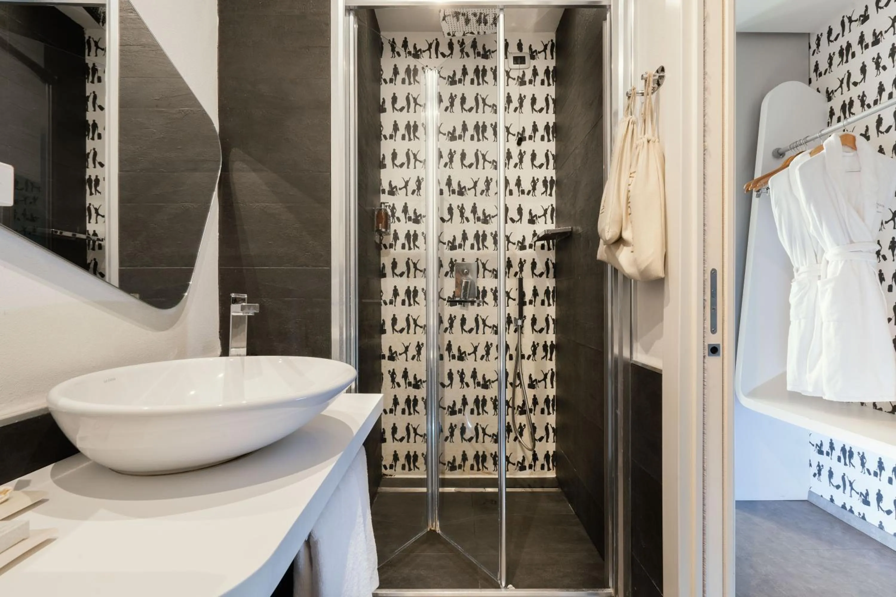 Bathroom in Montenapoleone Suites