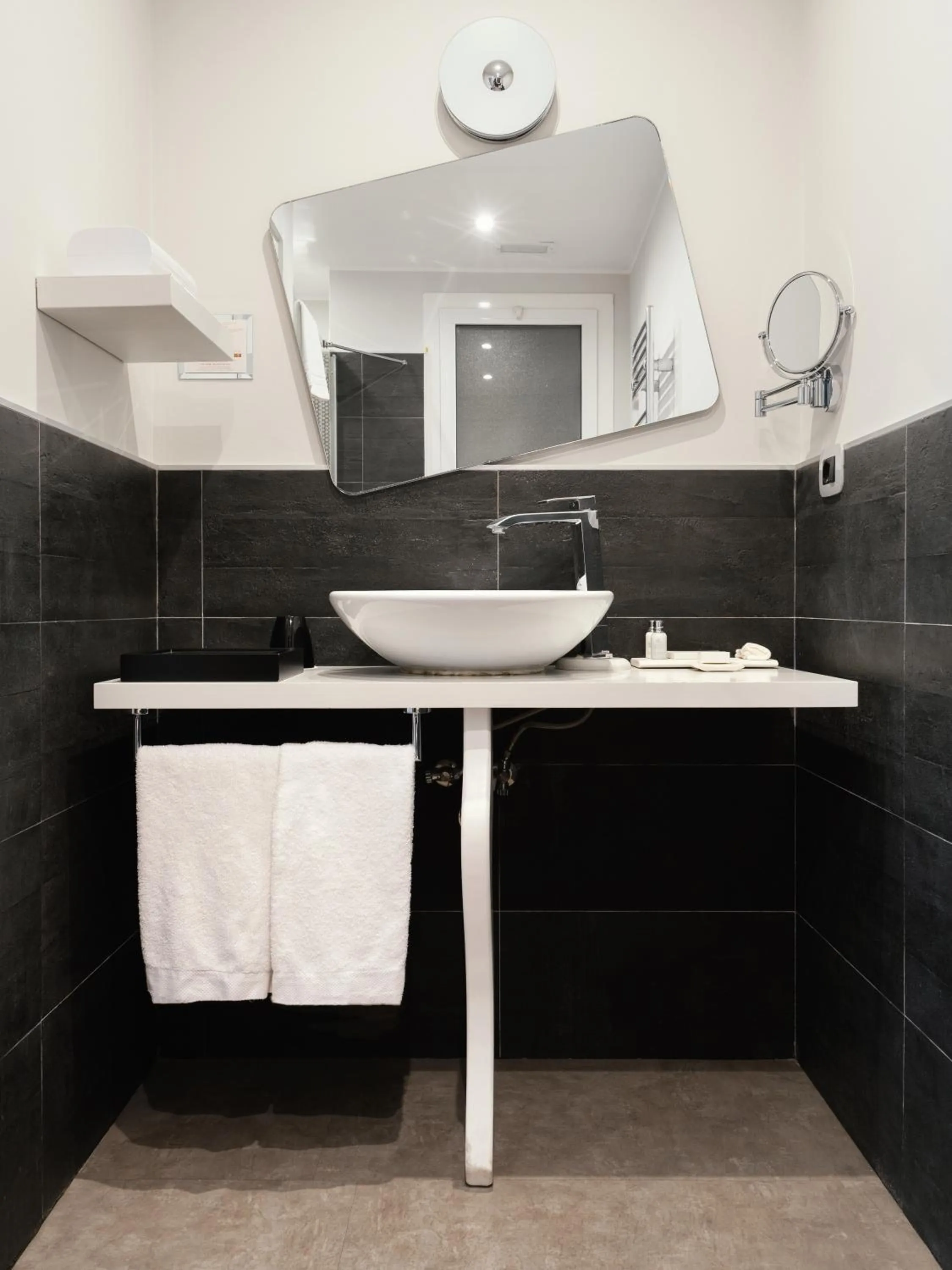 Bathroom in Montenapoleone Suites