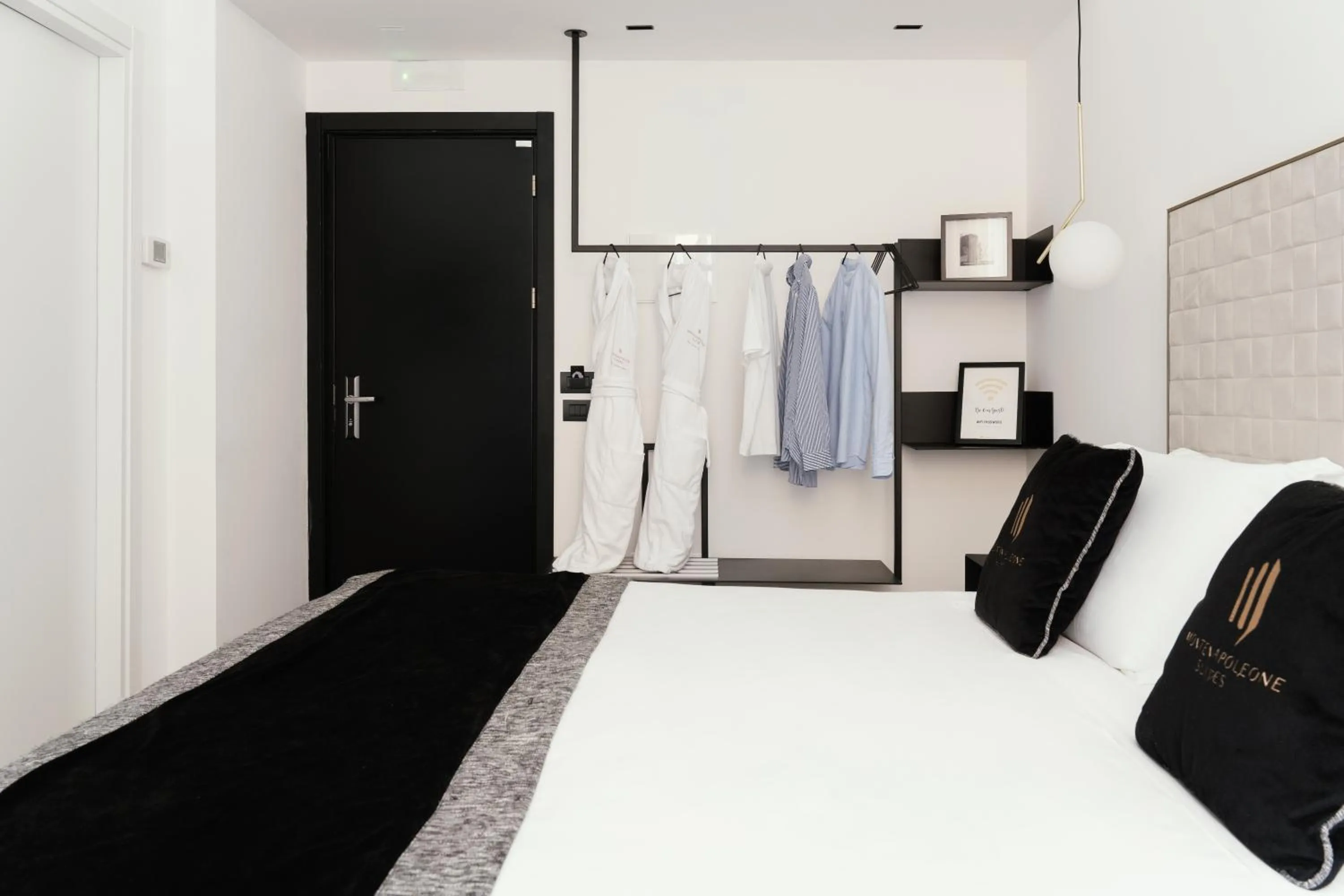 Photo of the whole room, Bed in Montenapoleone Suites