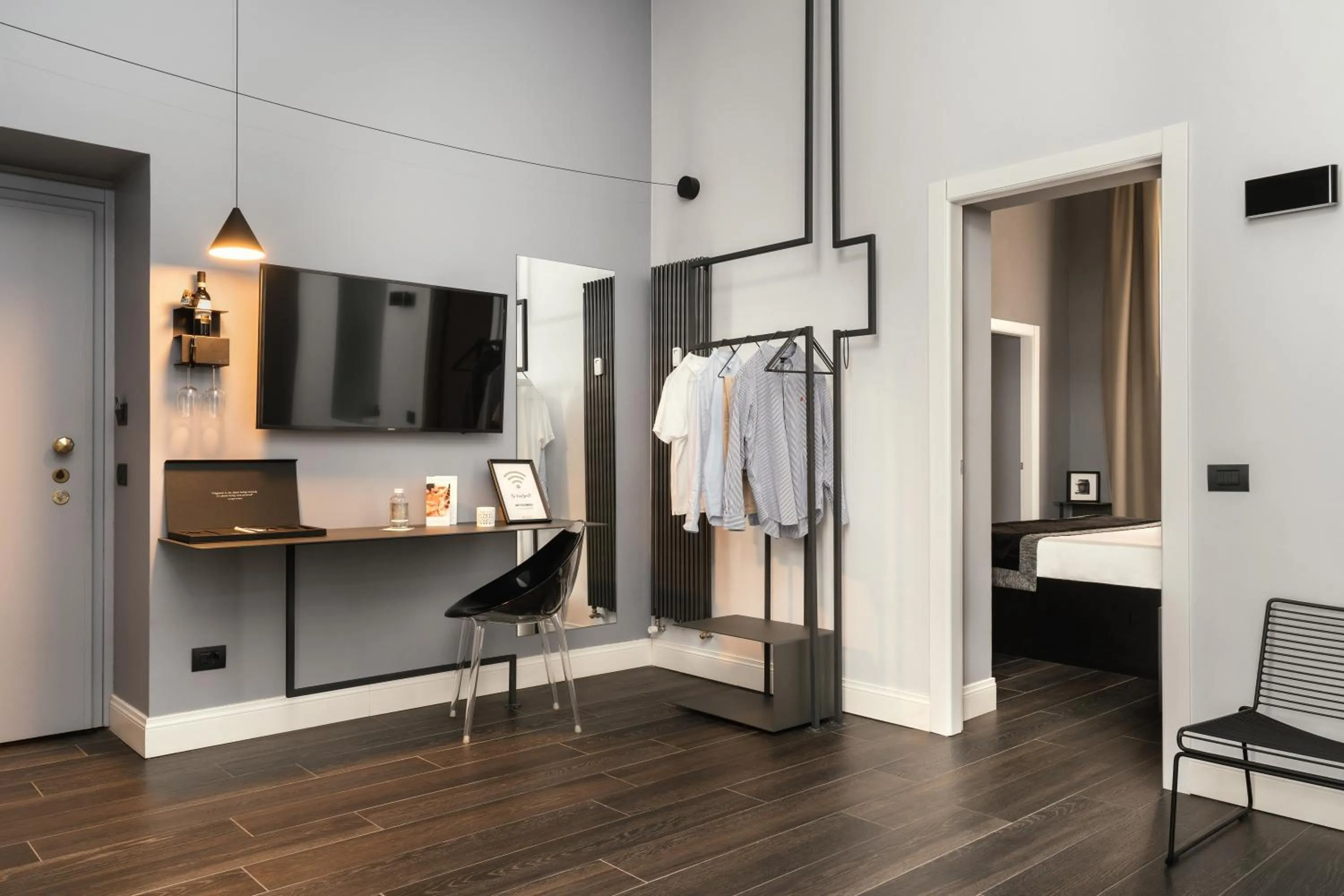 Communal lounge/ TV room in Montenapoleone Suites