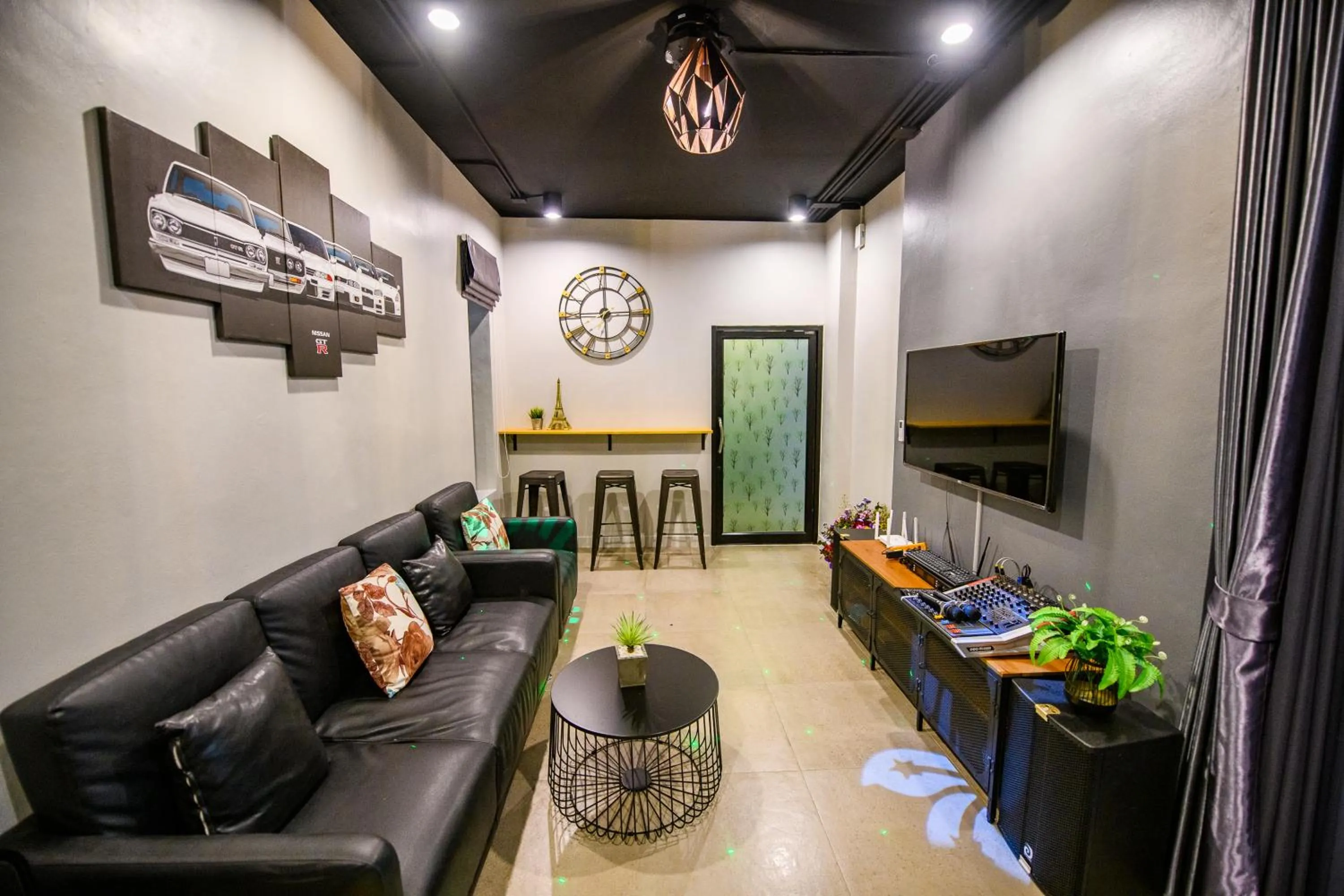 Karaoke in PP Pool Villa Huahin