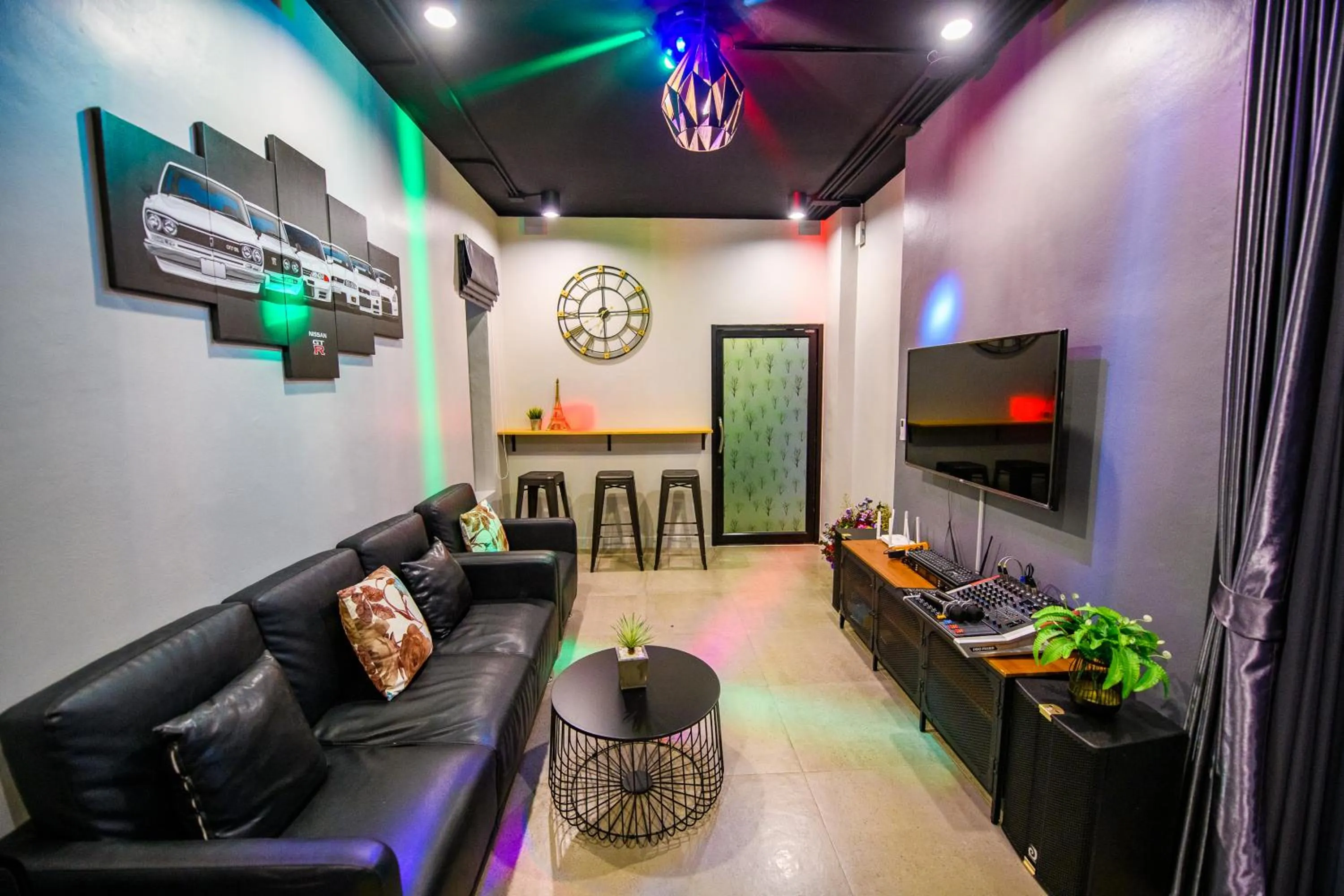 Karaoke in PP Pool Villa Huahin