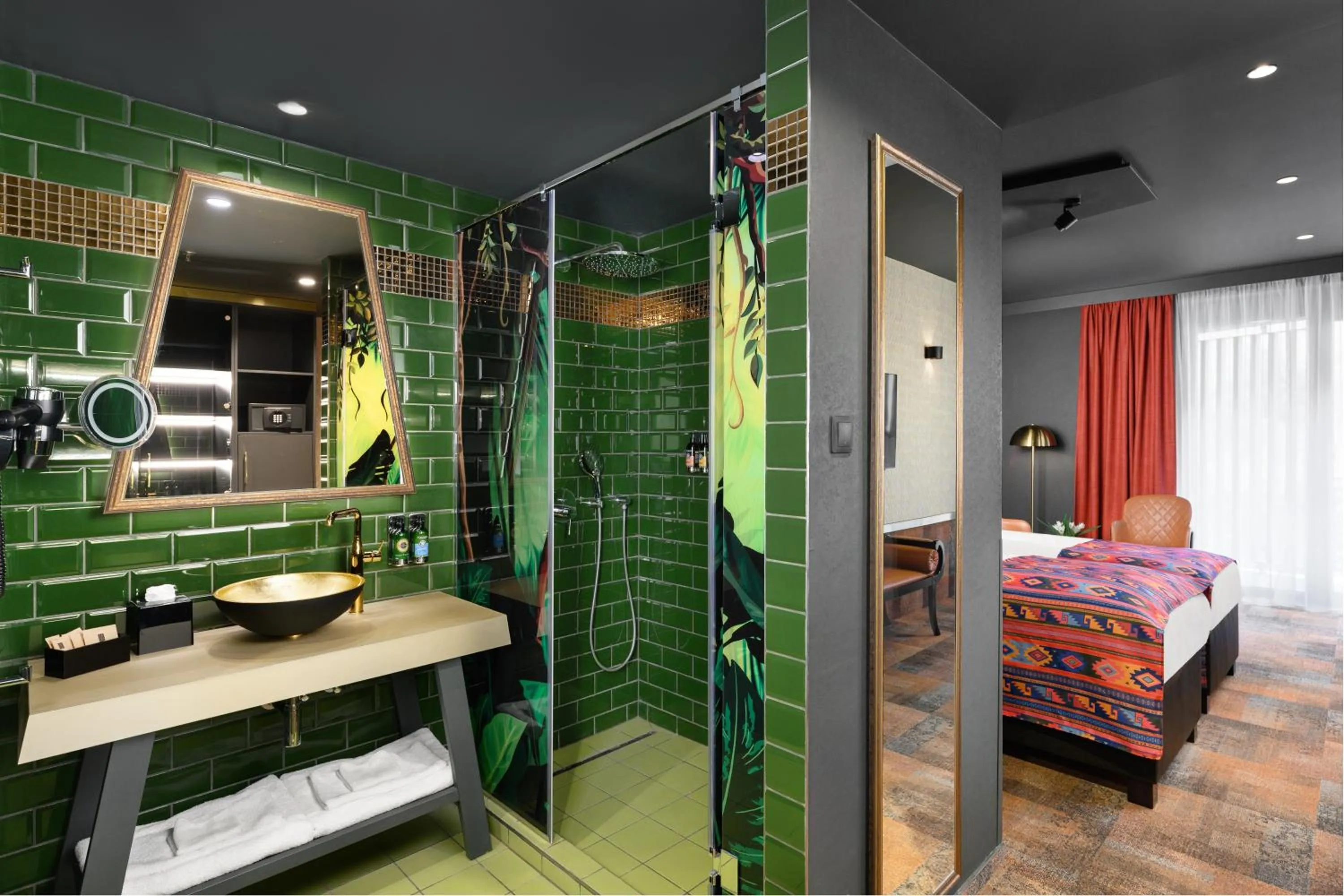 Shower, Bed in Minaro Hotel Tokaj - MGallery Collection