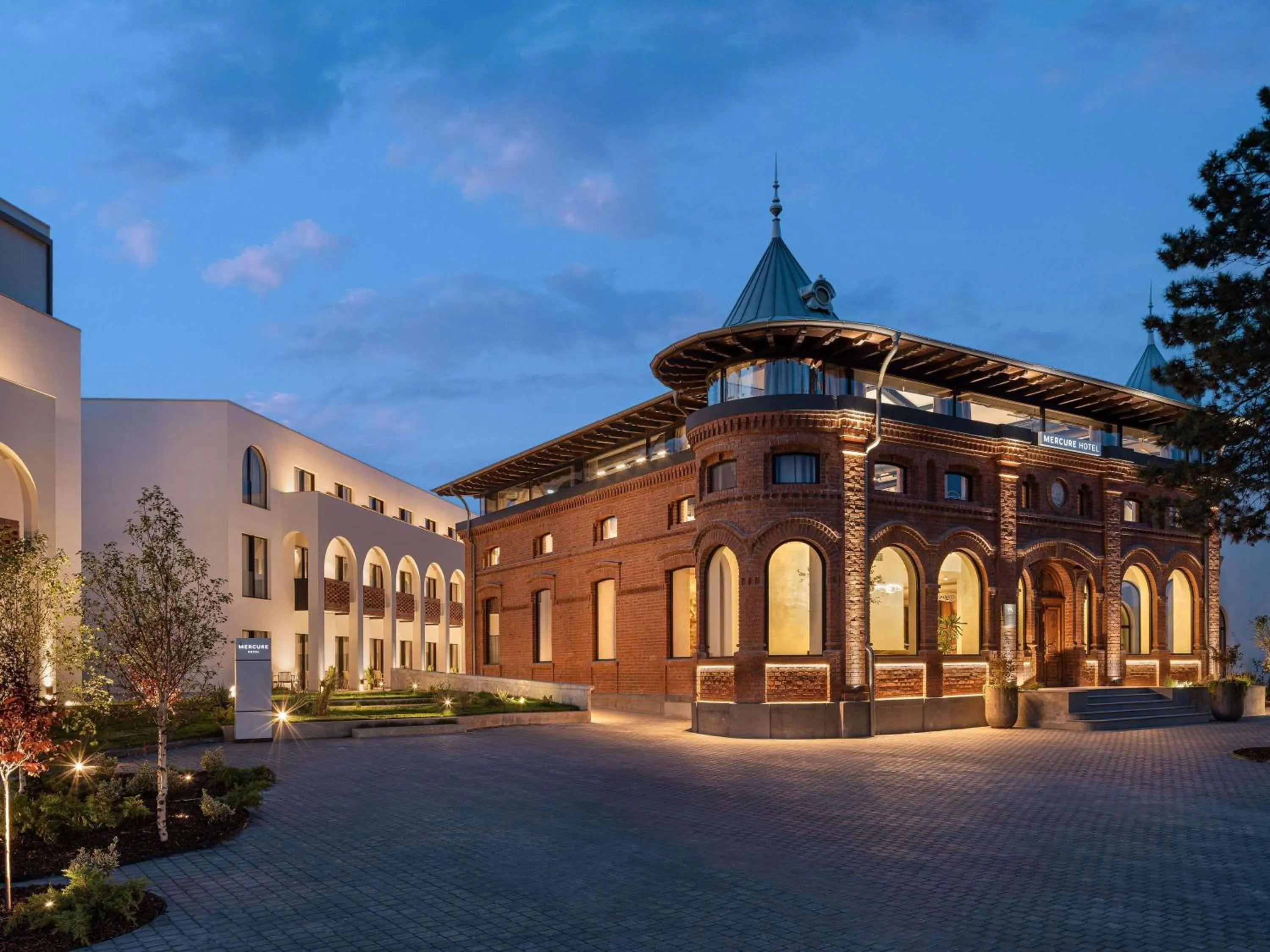 Property building in Mercure Conacul Cozieni