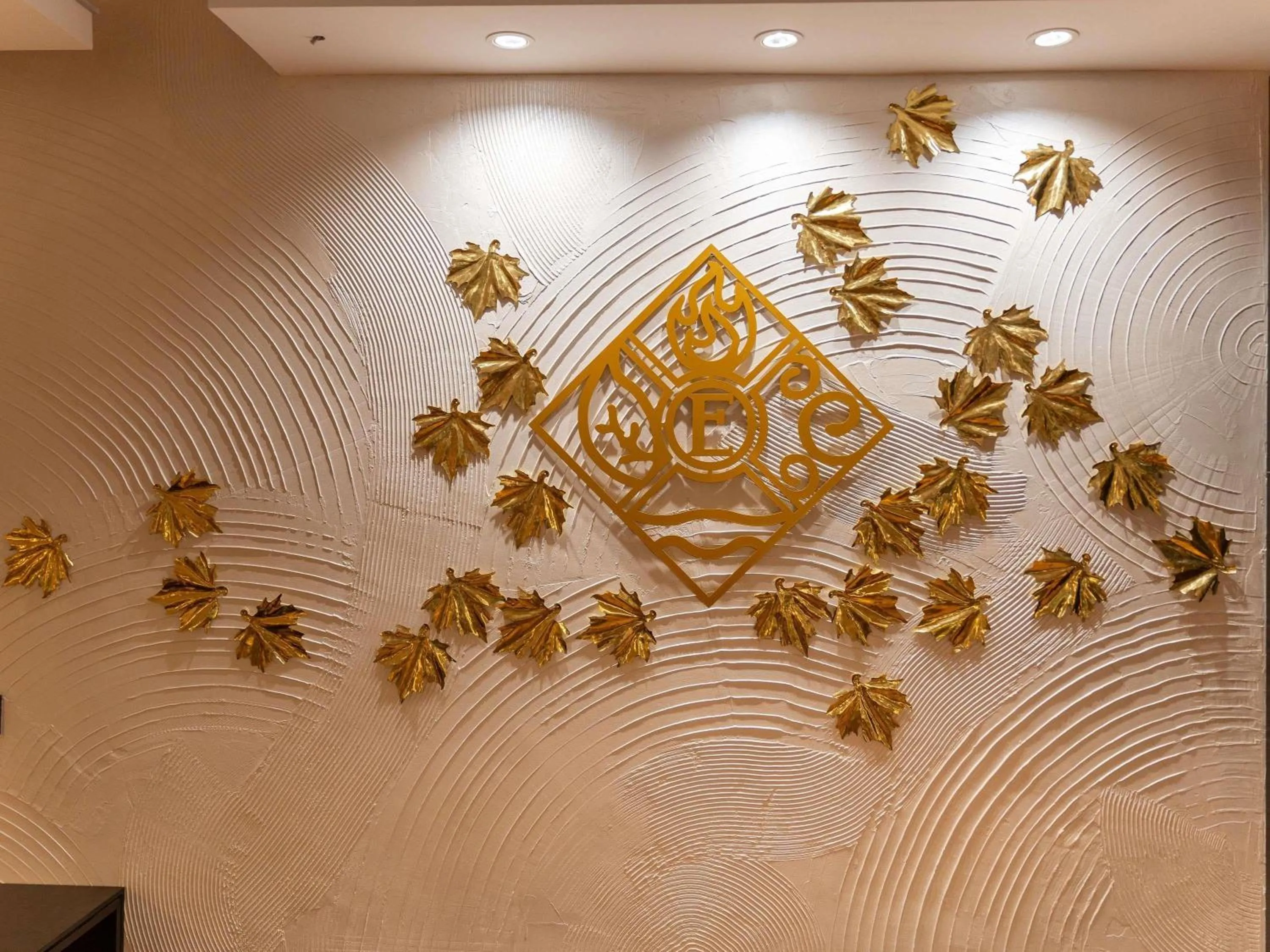 Restaurant/places to eat in Mercure Conacul Cozieni