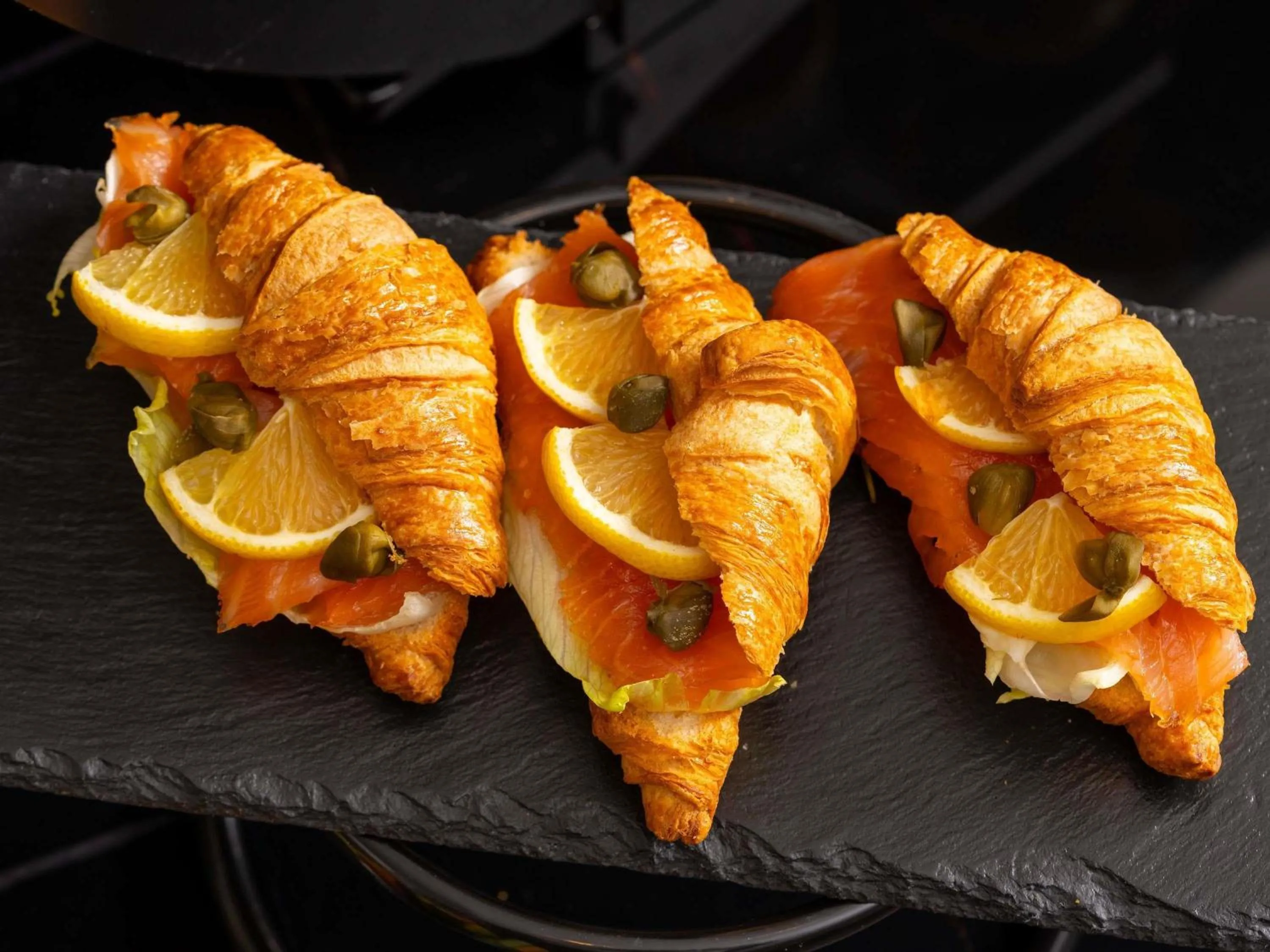 Restaurant/places to eat in Mercure Conacul Cozieni