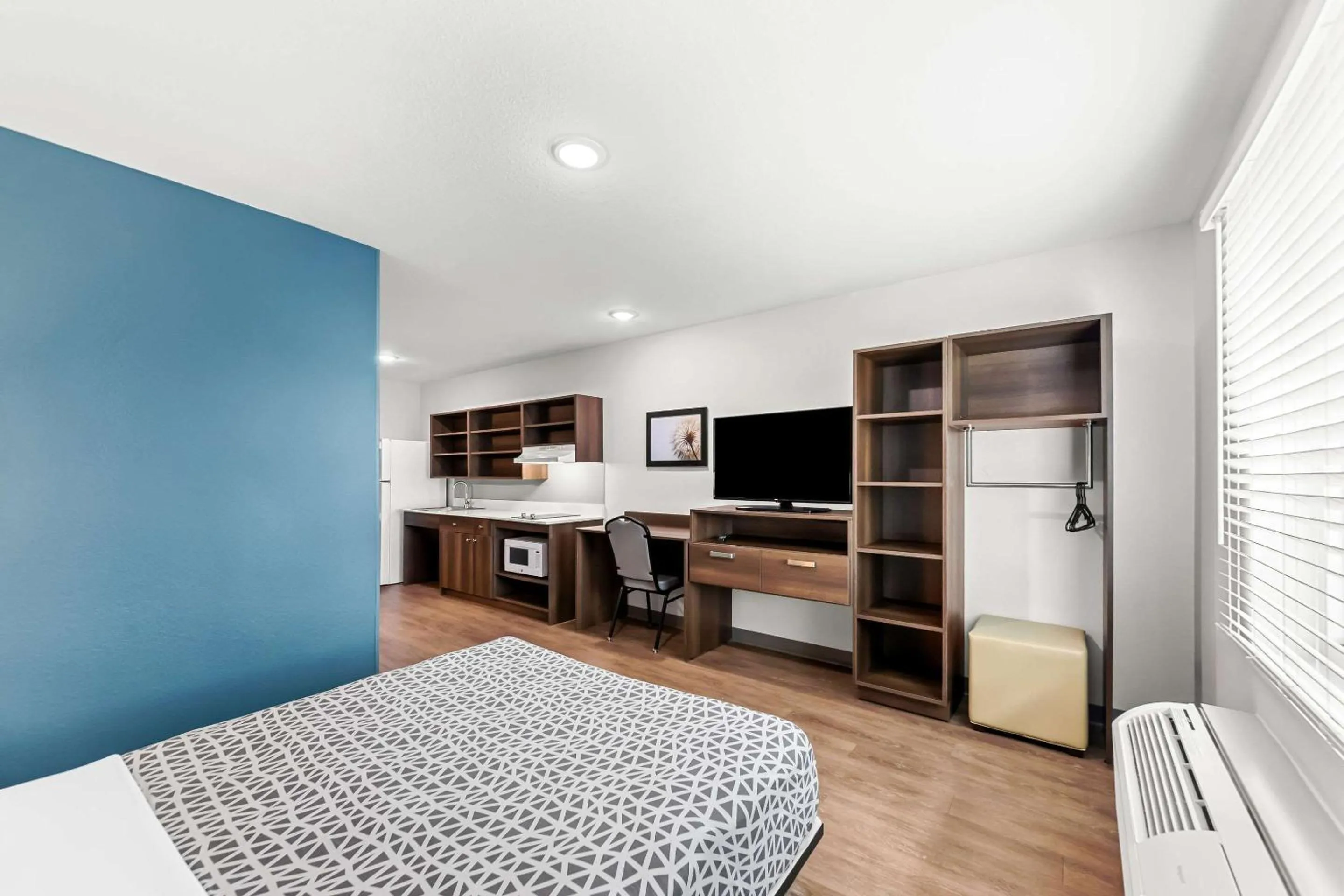 Bedroom, Bed in WoodSpring Suites Hudson Port Richey