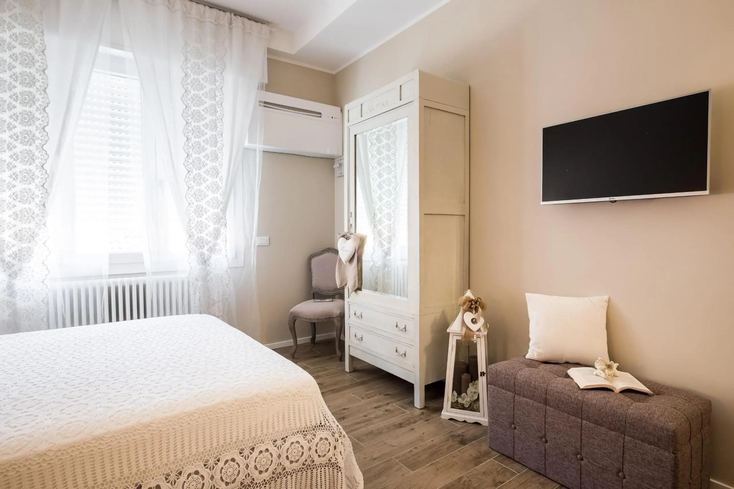 Bed in Maison del Reno by Wonderful Italy