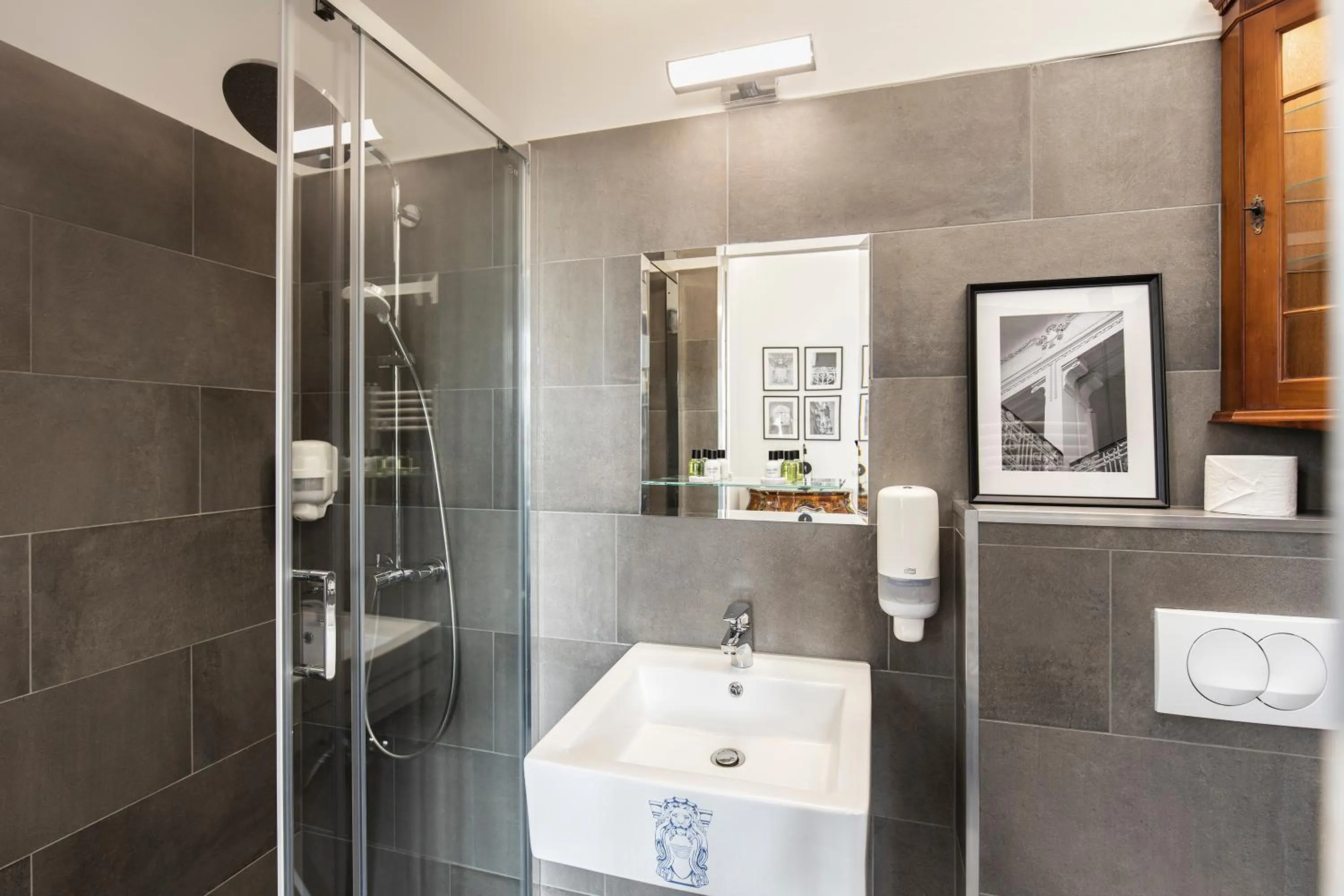 Bathroom in Giselle Vintage Doubles - Adults Only