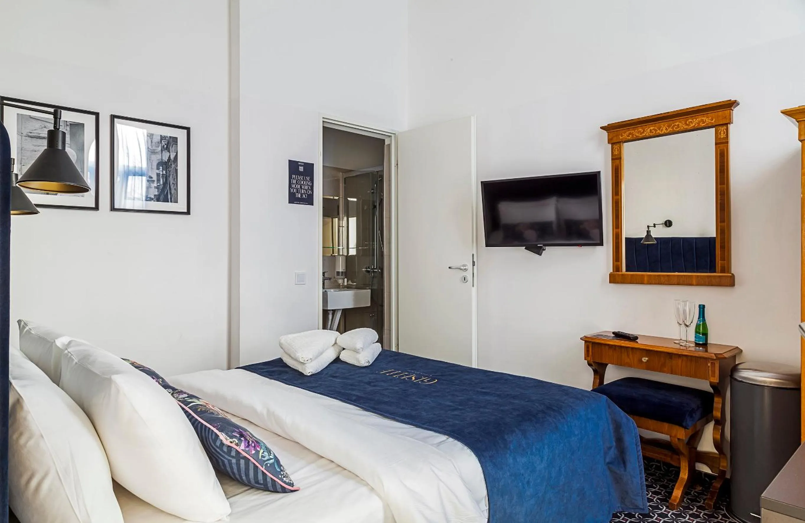 Bed in Giselle Vintage Doubles - Adults Only