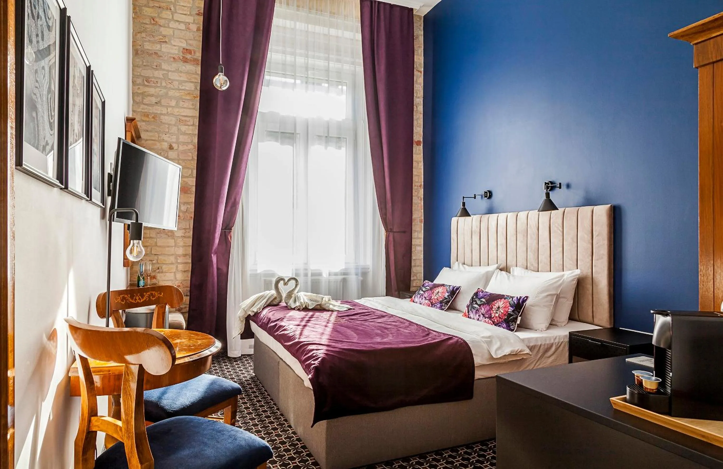 Bed in Giselle Vintage Doubles - Adults Only