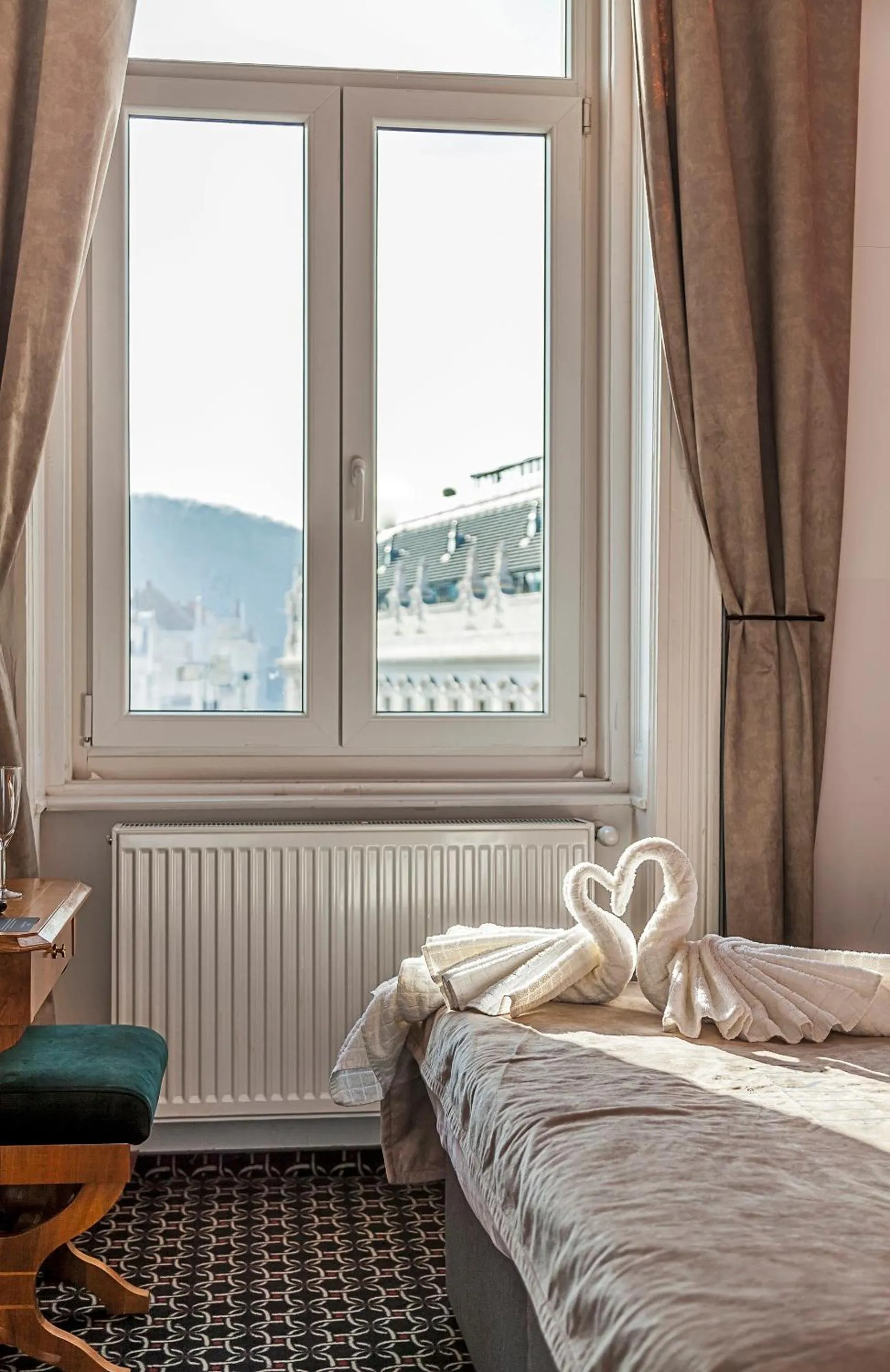 Bedroom, Bed in Giselle Vintage Doubles - Adults Only