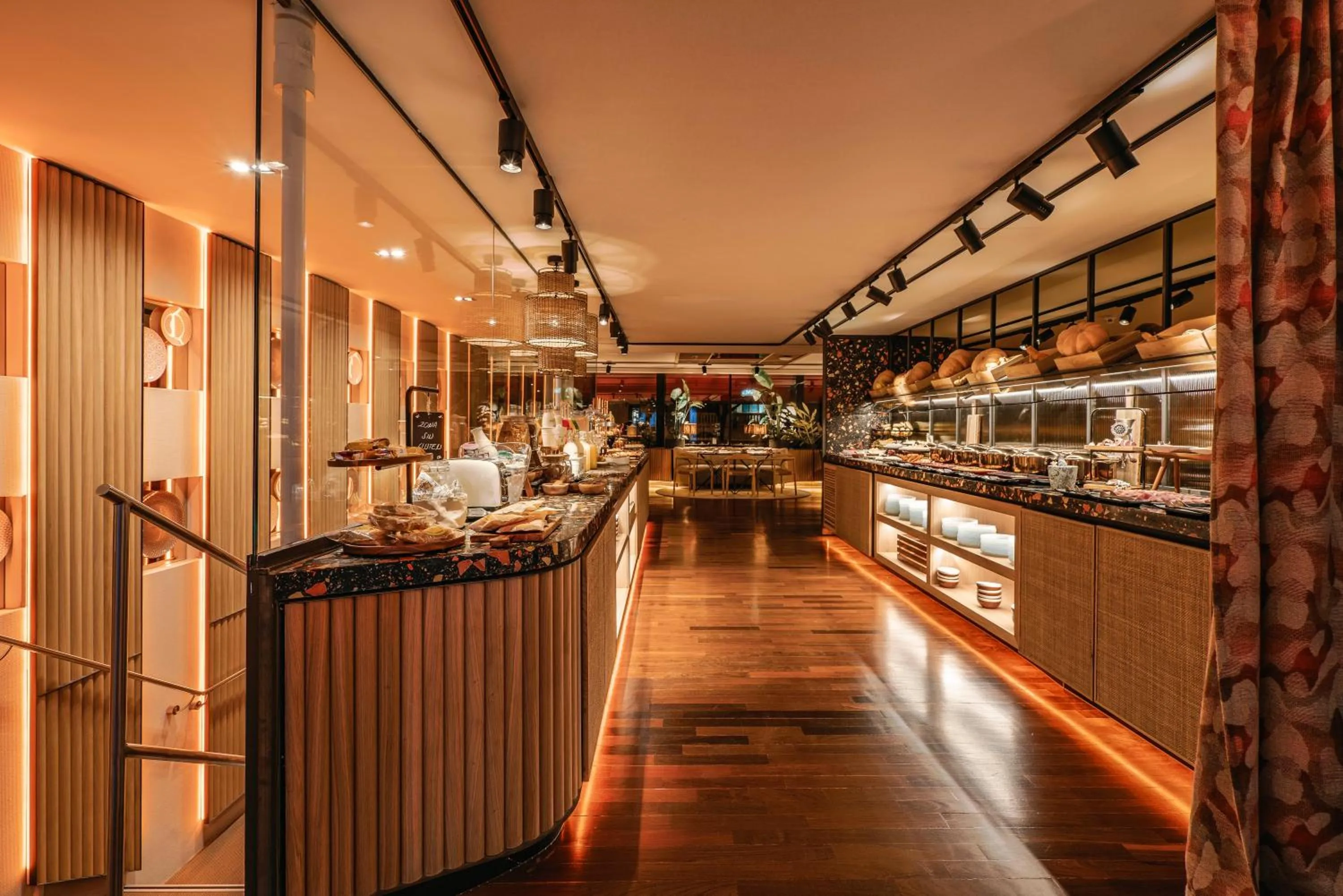 Restaurant/places to eat in Vincci Soma