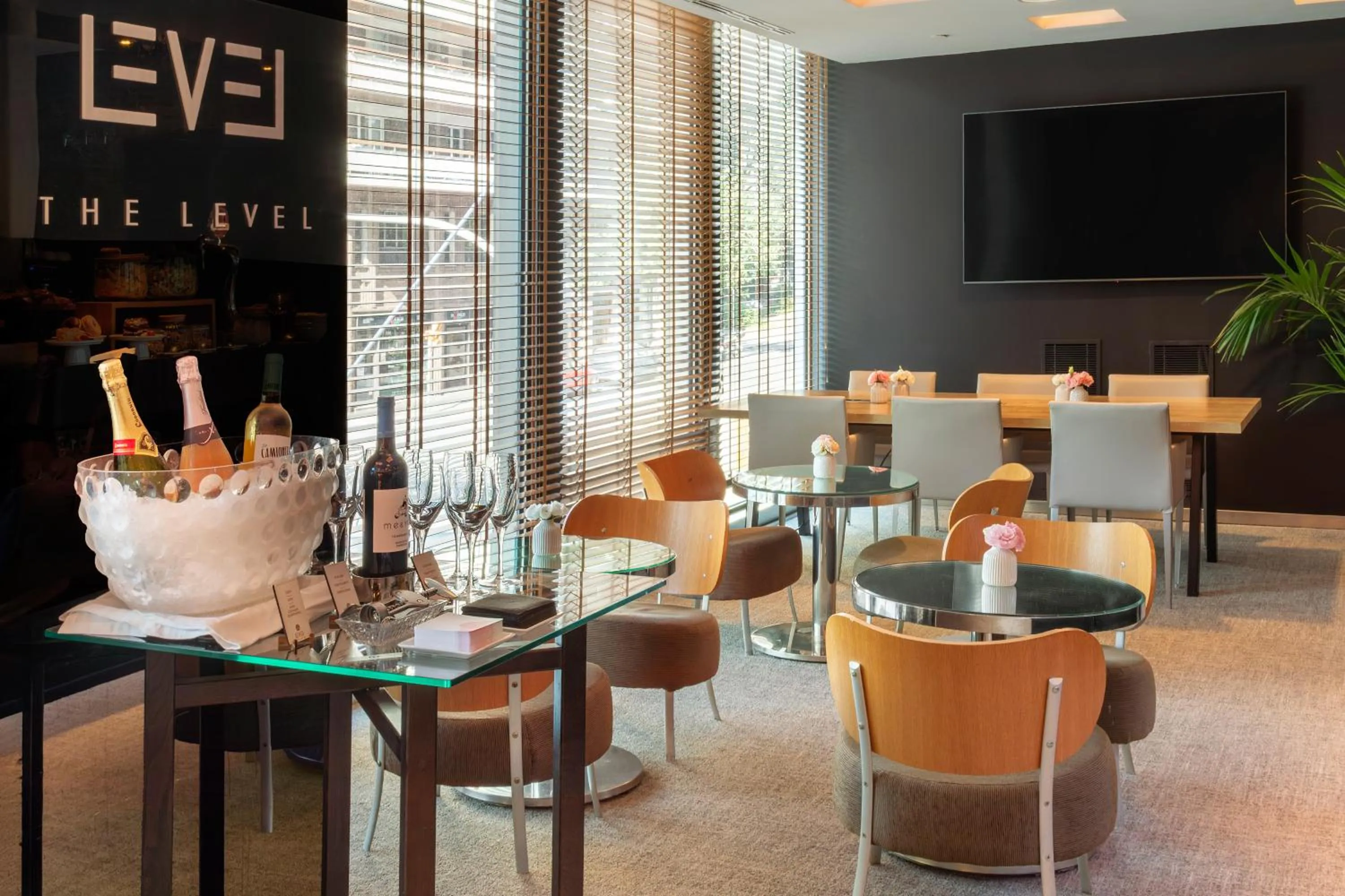 Restaurant/places to eat in Melia Barcelona Sarriá