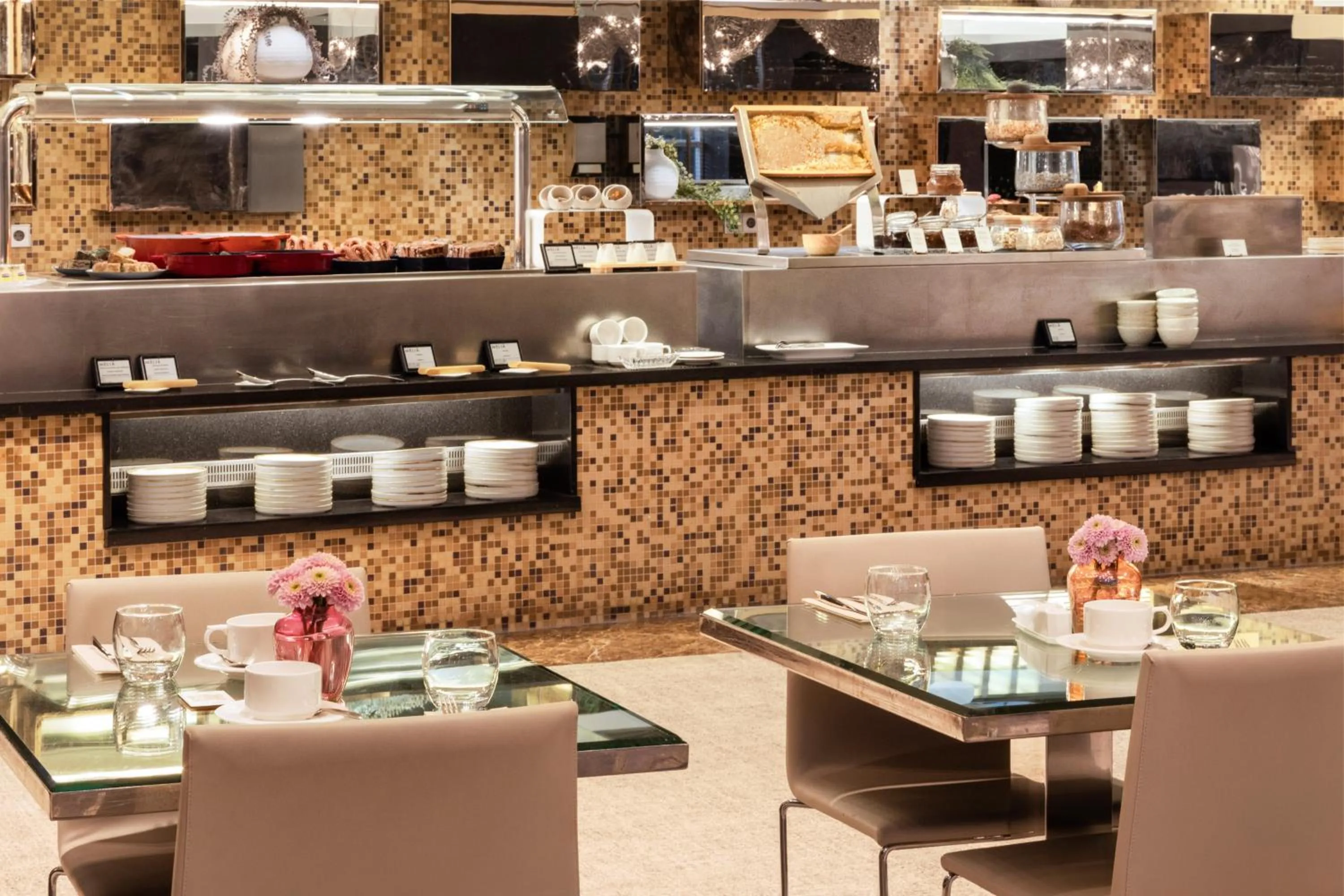 Restaurant/places to eat in Melia Barcelona Sarriá