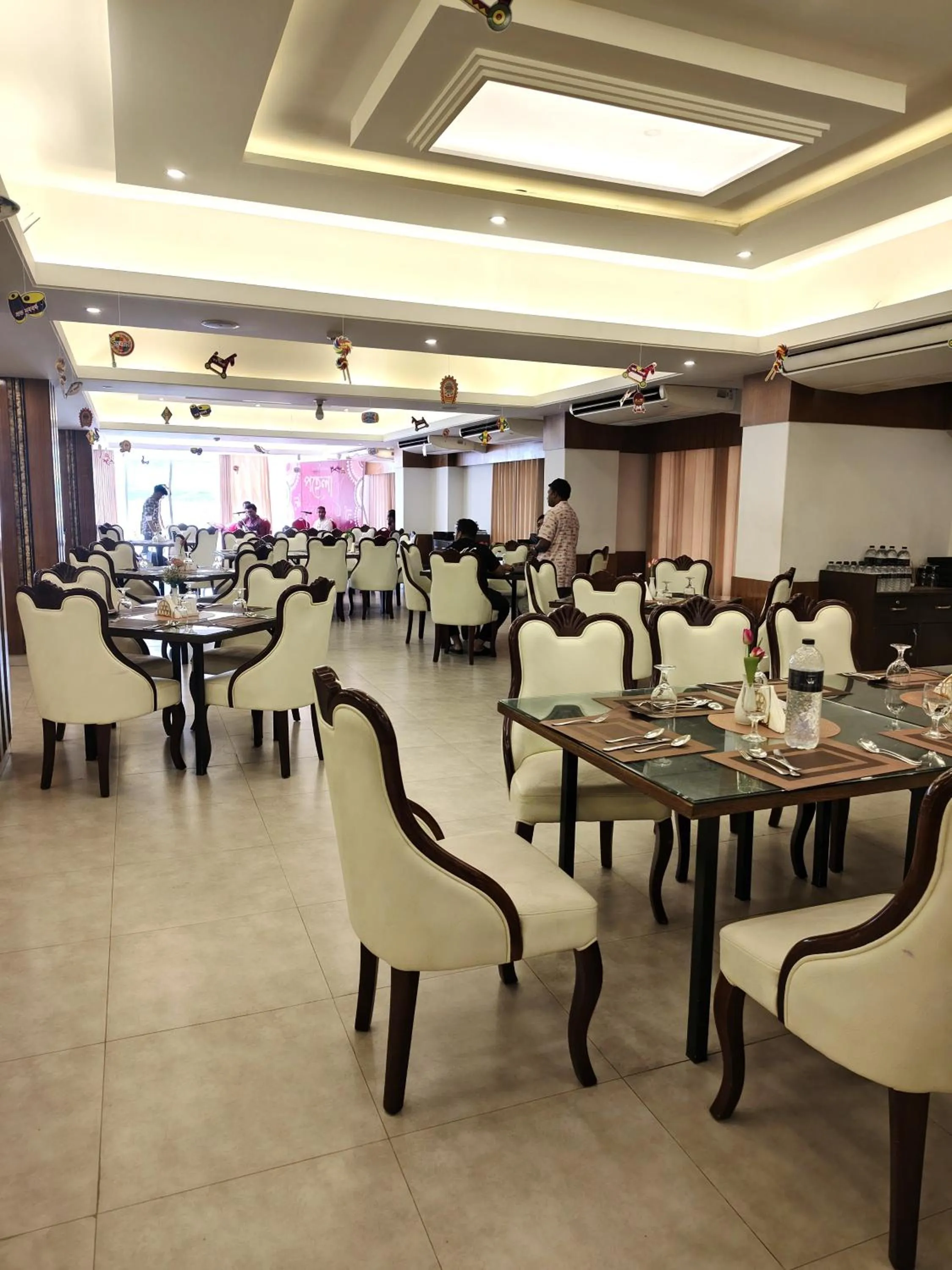 Restaurant/places to eat in Hotel Elite Palace